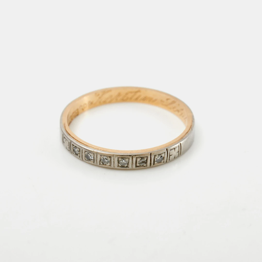RING, 18 k vit- och rödguld, sex åttkantslipade diamanter, totalt