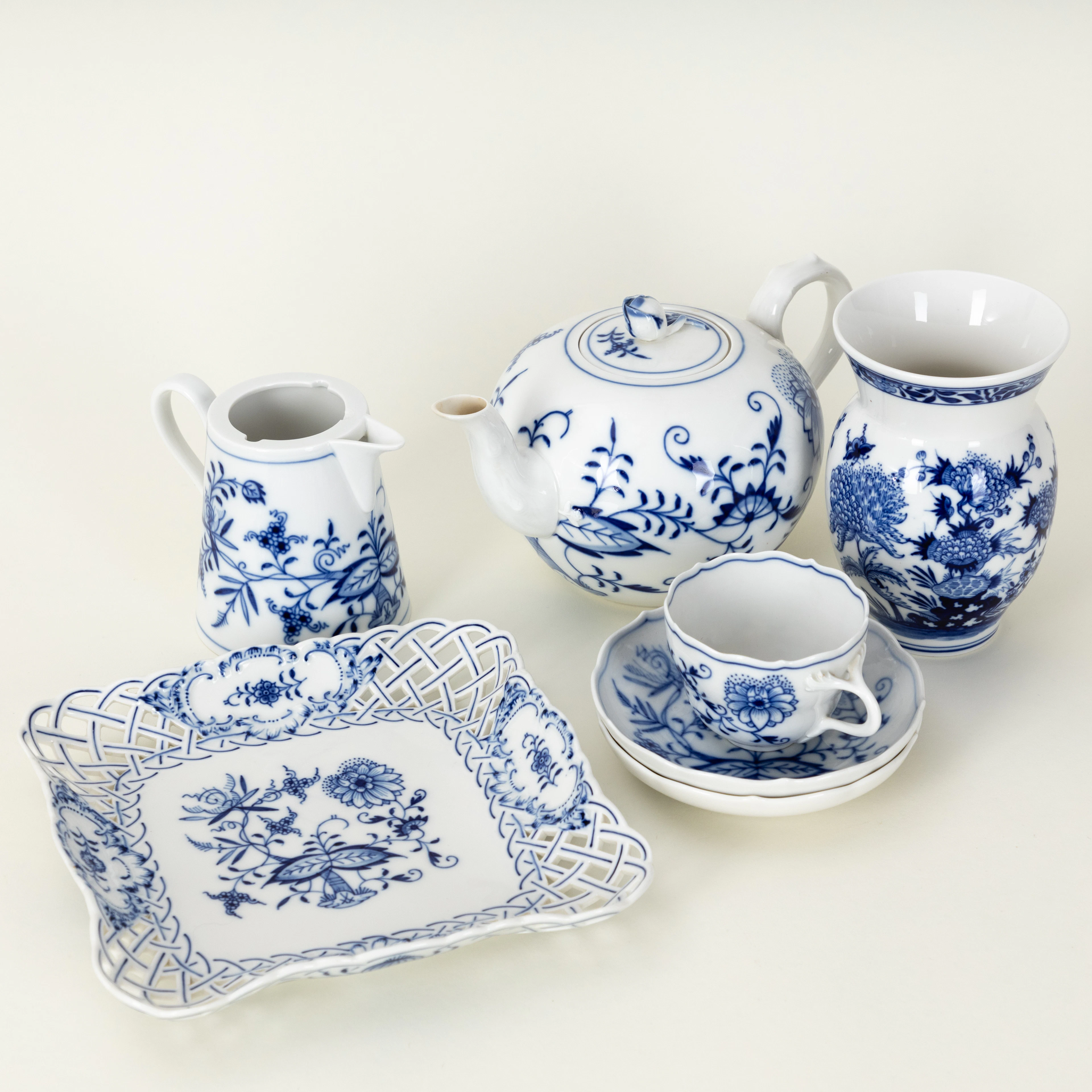 MEISSEN. Kleine Sammlung ´Zwiebelmuster`, 2. Hälfte 20. Jh. (7).