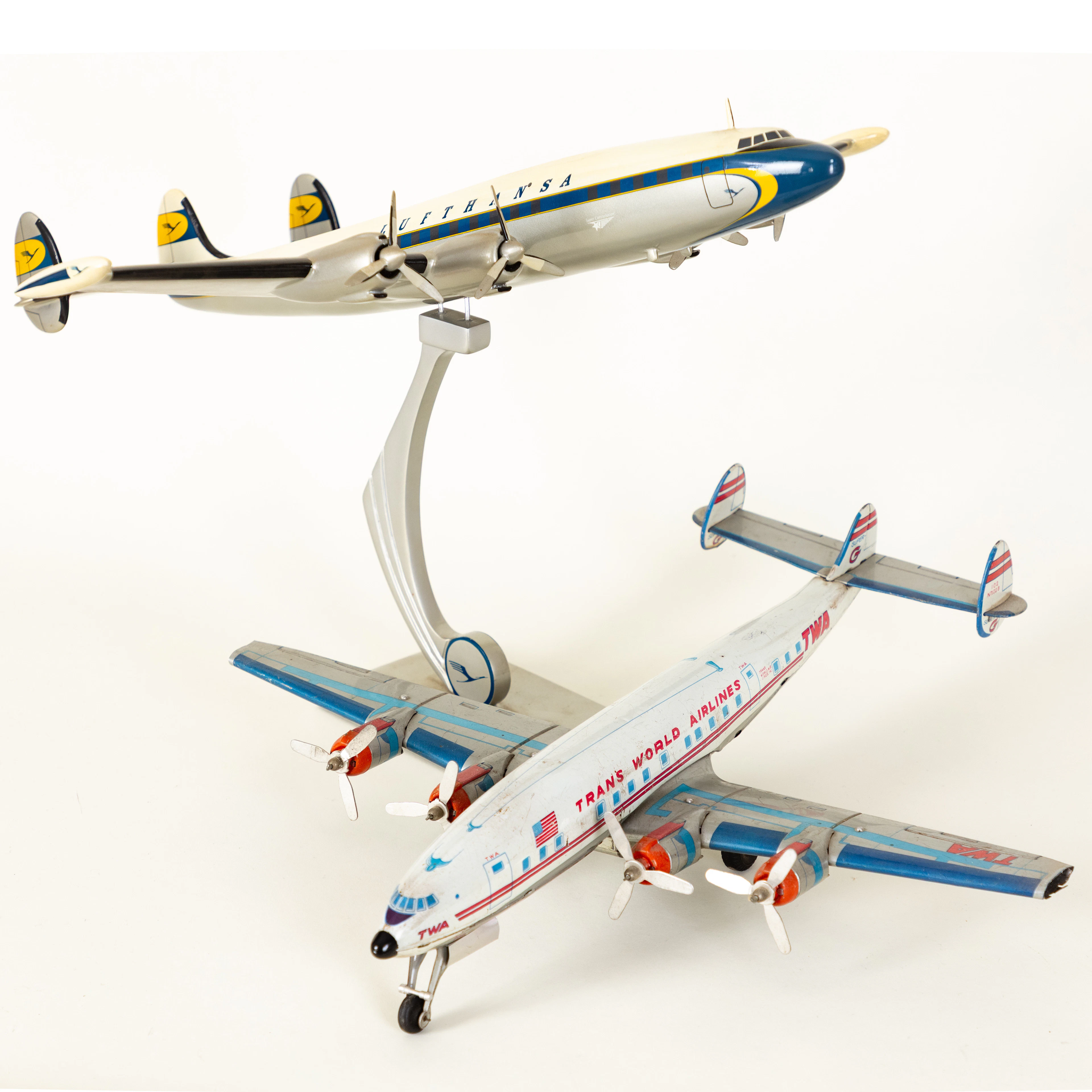 ALPS TOYS U.A. Modell TWA Super Constellation und einer Boing 377-10-30