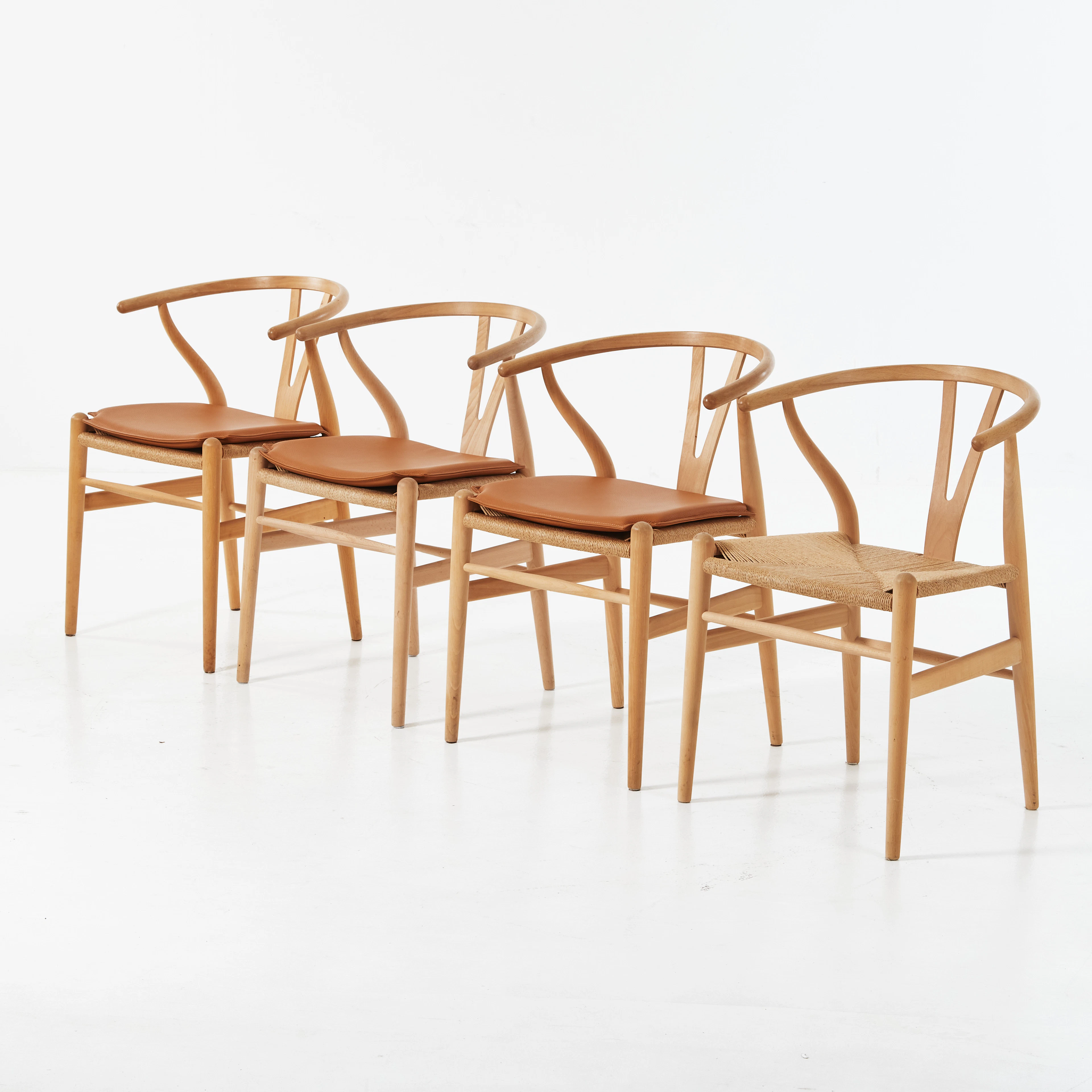 HANS J WEGNER. Stolar, 4 st., "CH24/Y-stolen", 2020-tal, bok, flätad