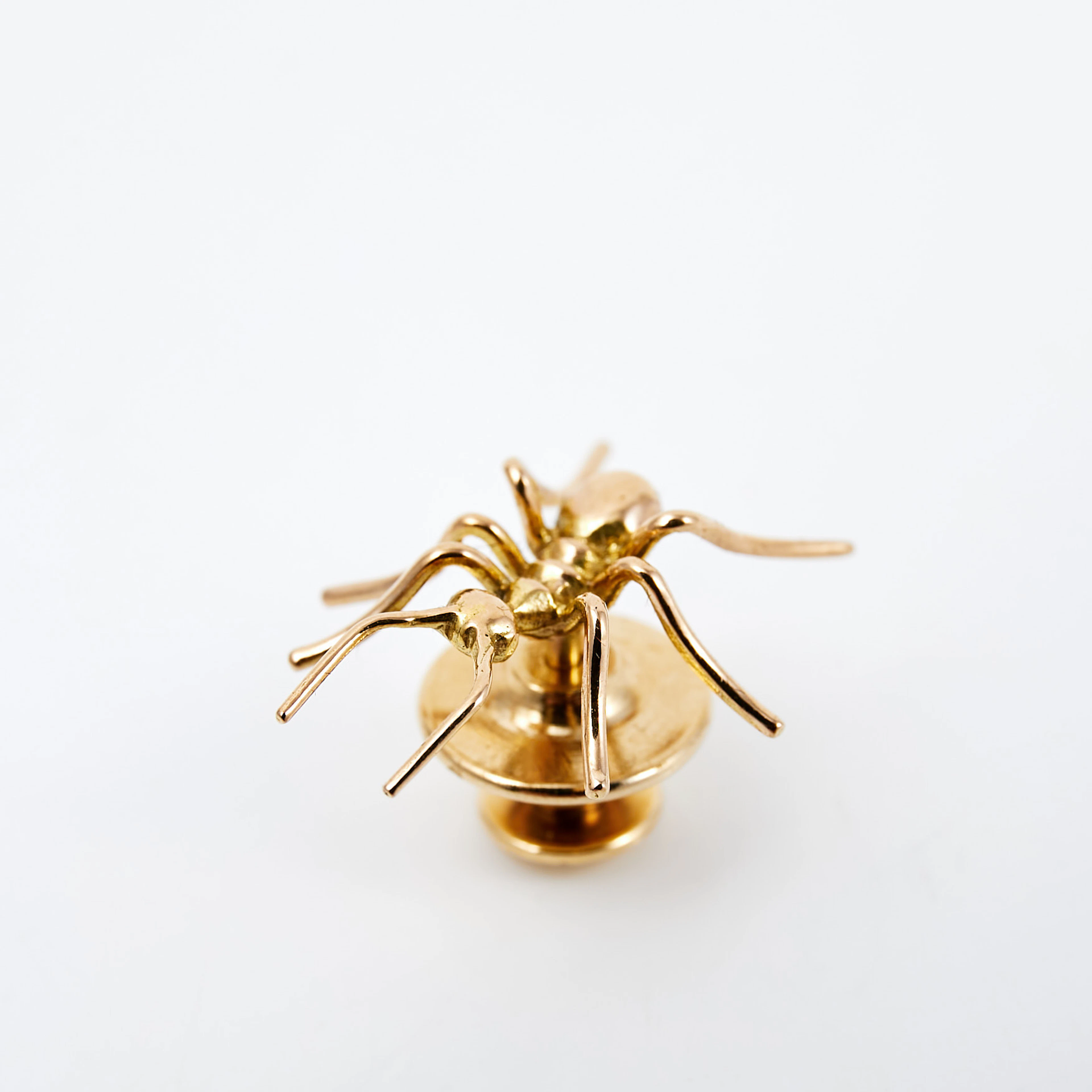 OLLE OLSSON. Brosch, 18 k guld, i form av myra, stopp i gulmetall.