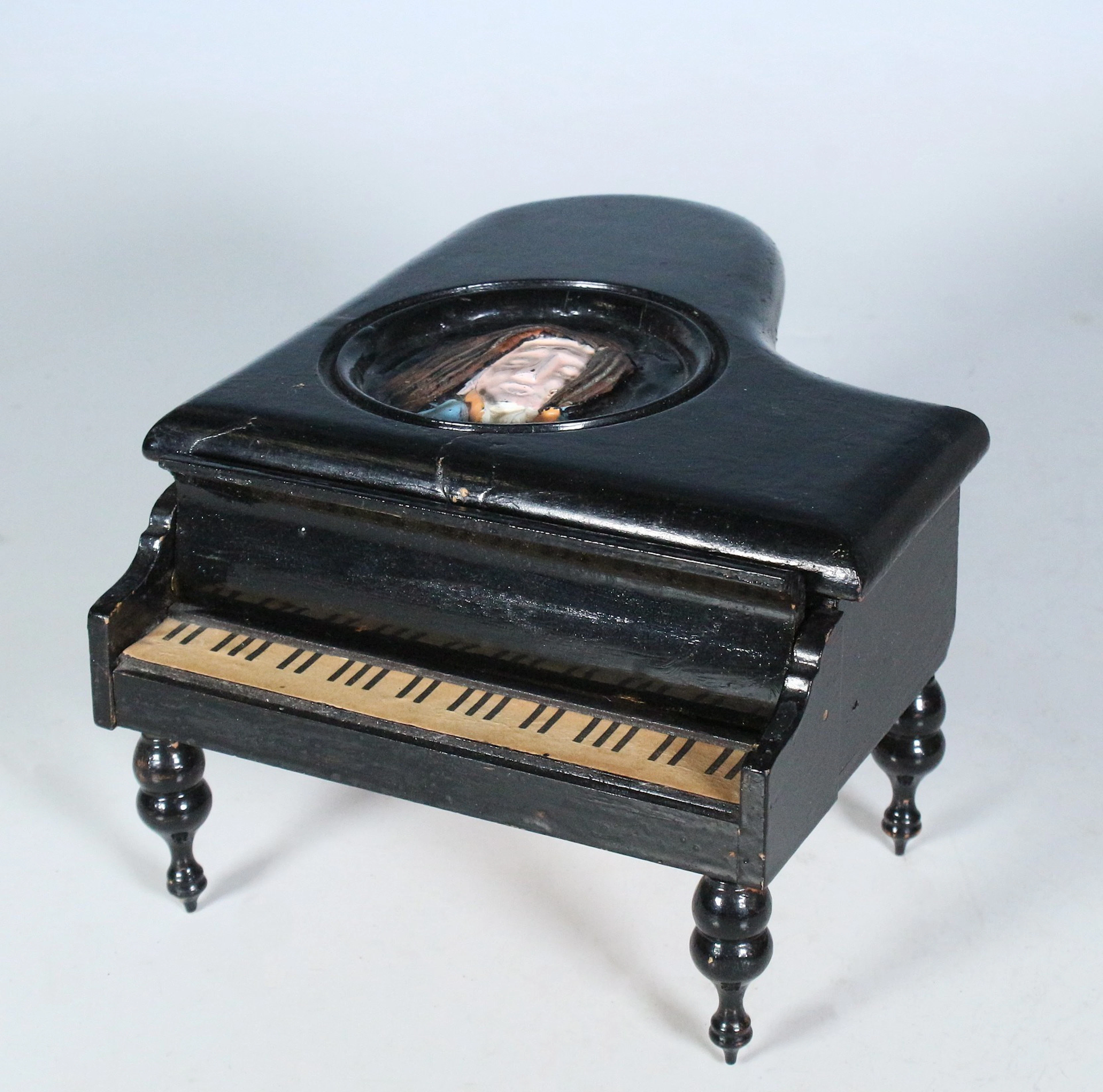 REUGE. Spieluhr 'Konzertflügel Chopin', Melodie: Tristesse.