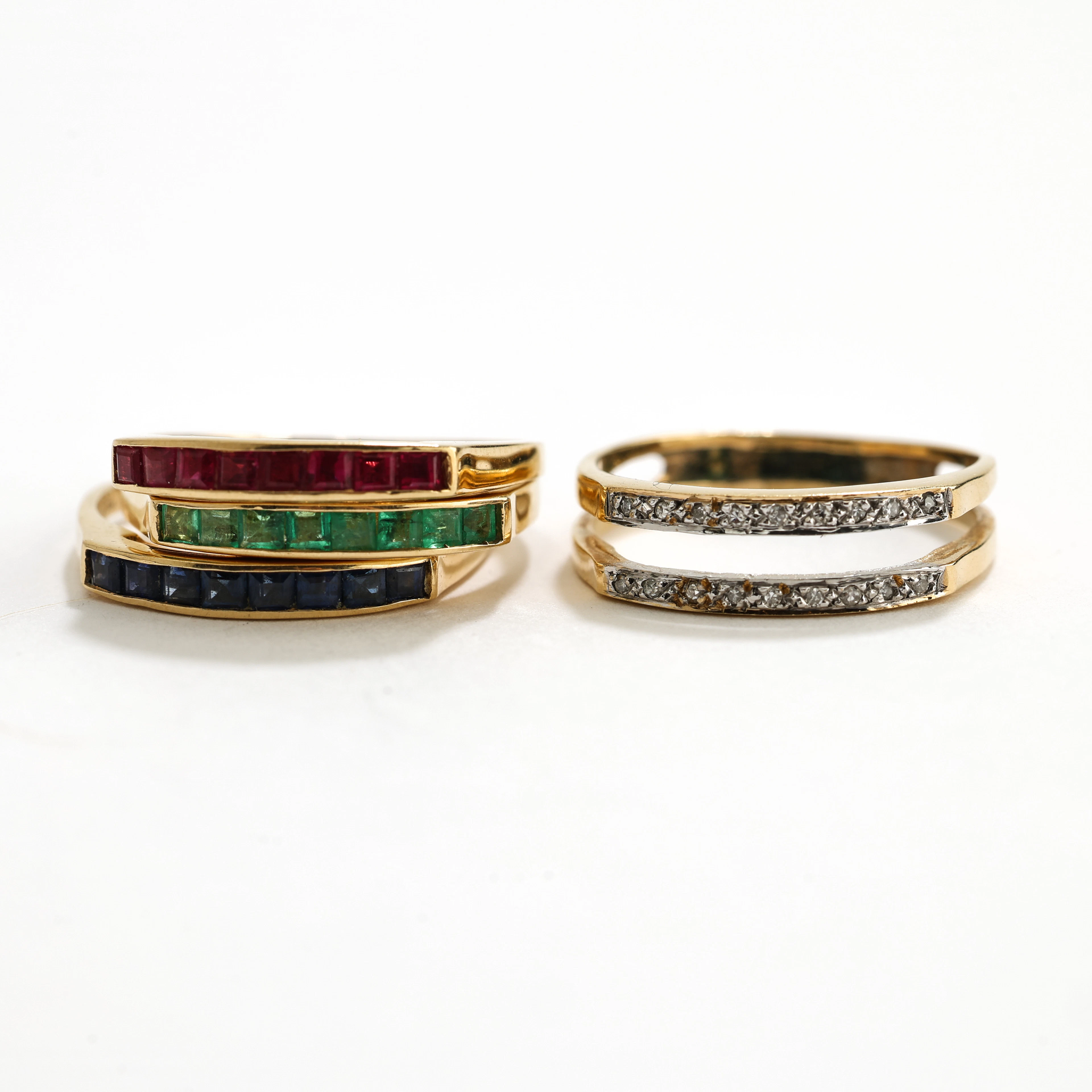 RINGAR, 4 st, 18K guld med åttkantslipade diamanter samt carréslipade