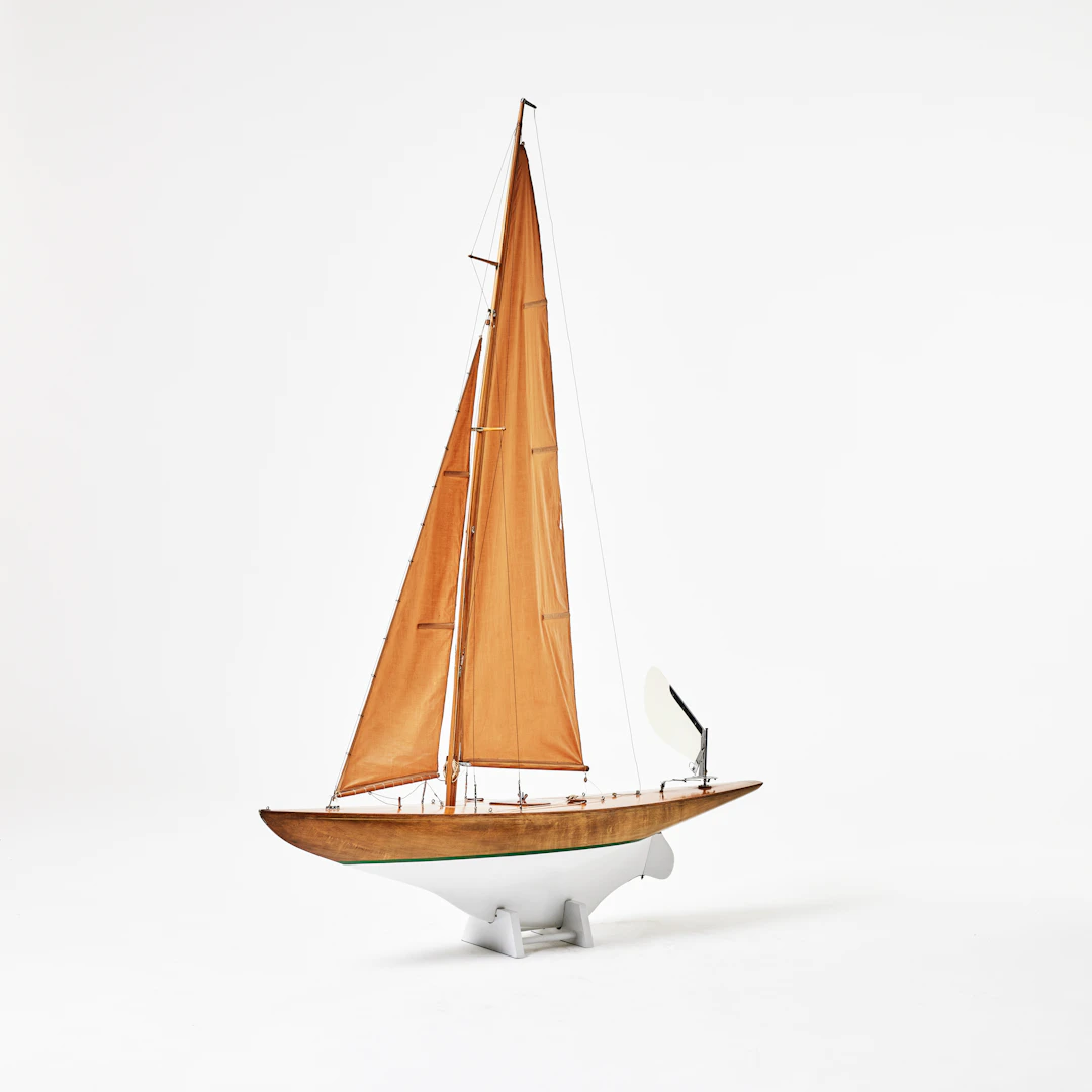 POND YACHT, sk R-Jakt, seglande modell, med vindroder, tillverkad
