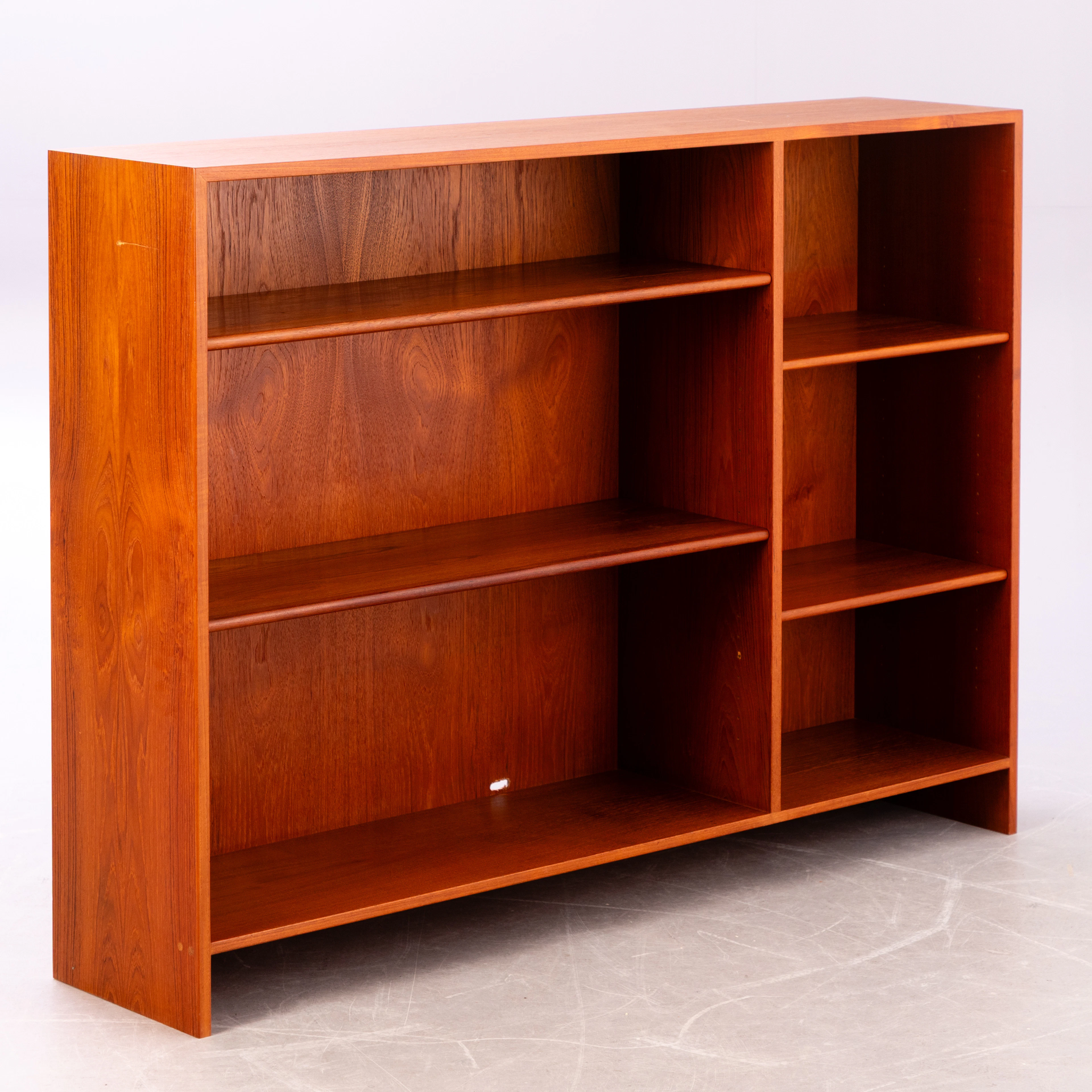 HANS J. WEGNER. Bücherregal Modell RY-3 für Ry Møbler.