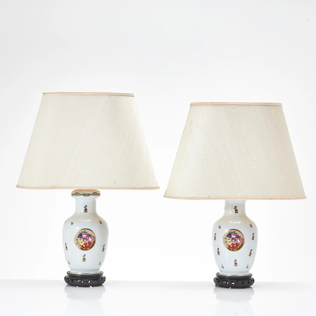BORDSLAMPOR, 2 st, 1900-talets andra hälft, Porcelaine de Paris, porslin.