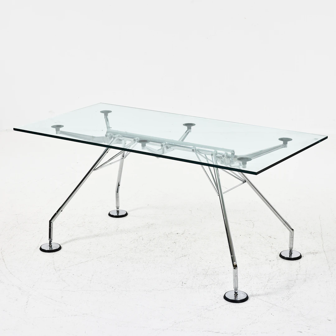 ORMAN FOSTER. Bord "Nomos" för Tecno. Designår 1986.