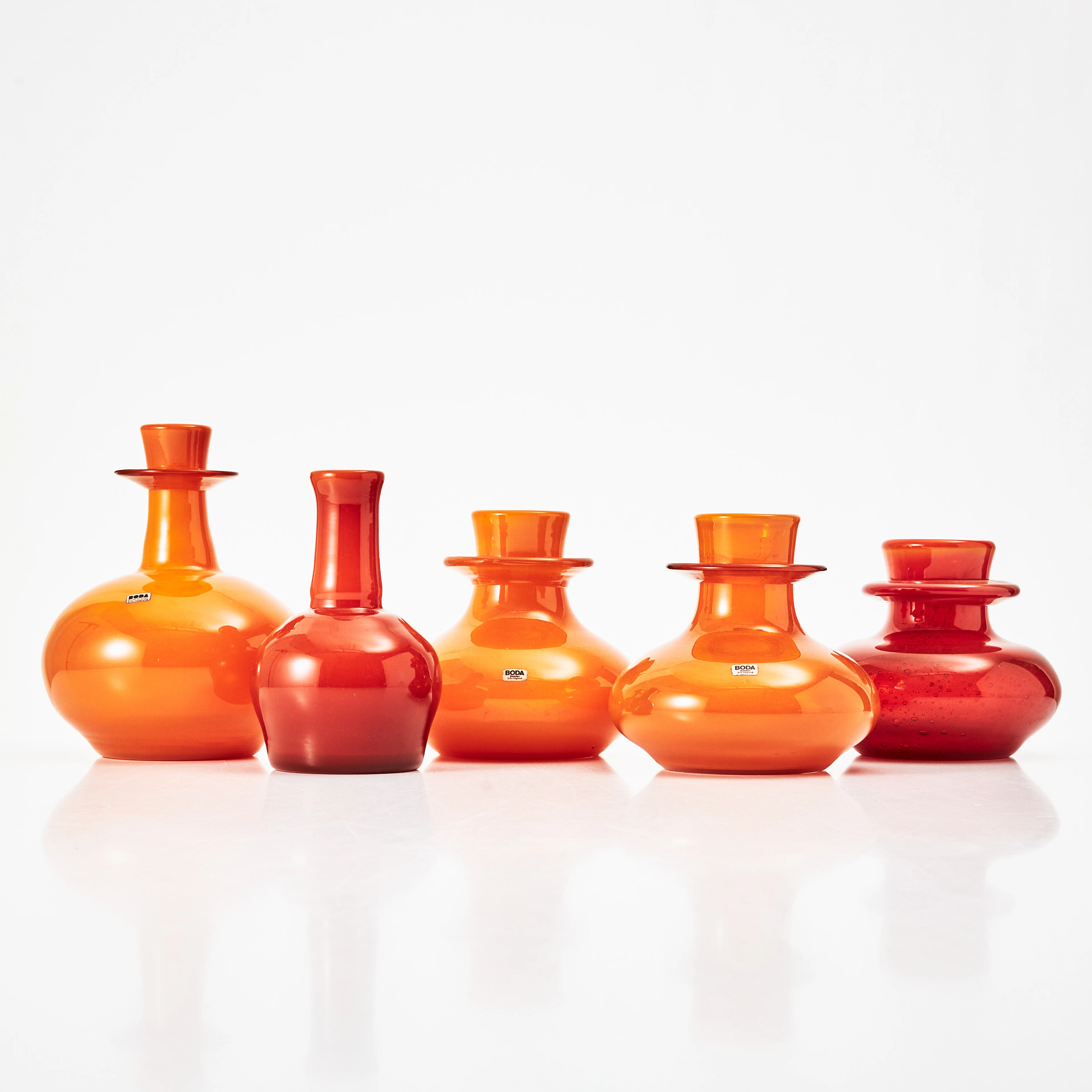 ERIK HÖGLUND. Vaser, 5 st., Boda, orange glasmassa, majoriteten signerade.