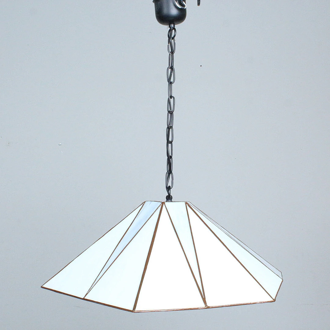 Deckenlampe im Tiffany-Stil.