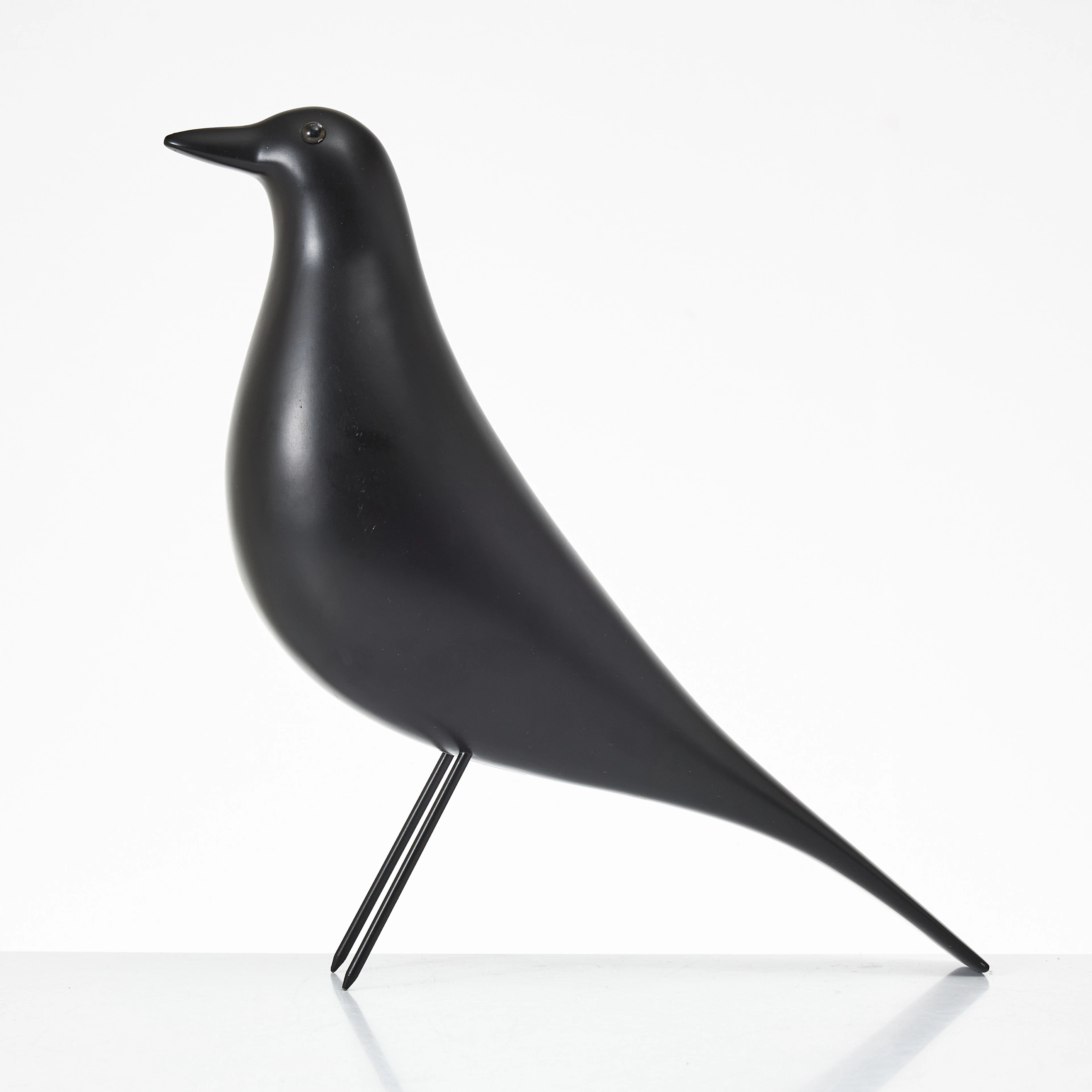 CHARLES & RAY EAMES. "Eames House Bird", Vitra, svärtad al, ben i metall.