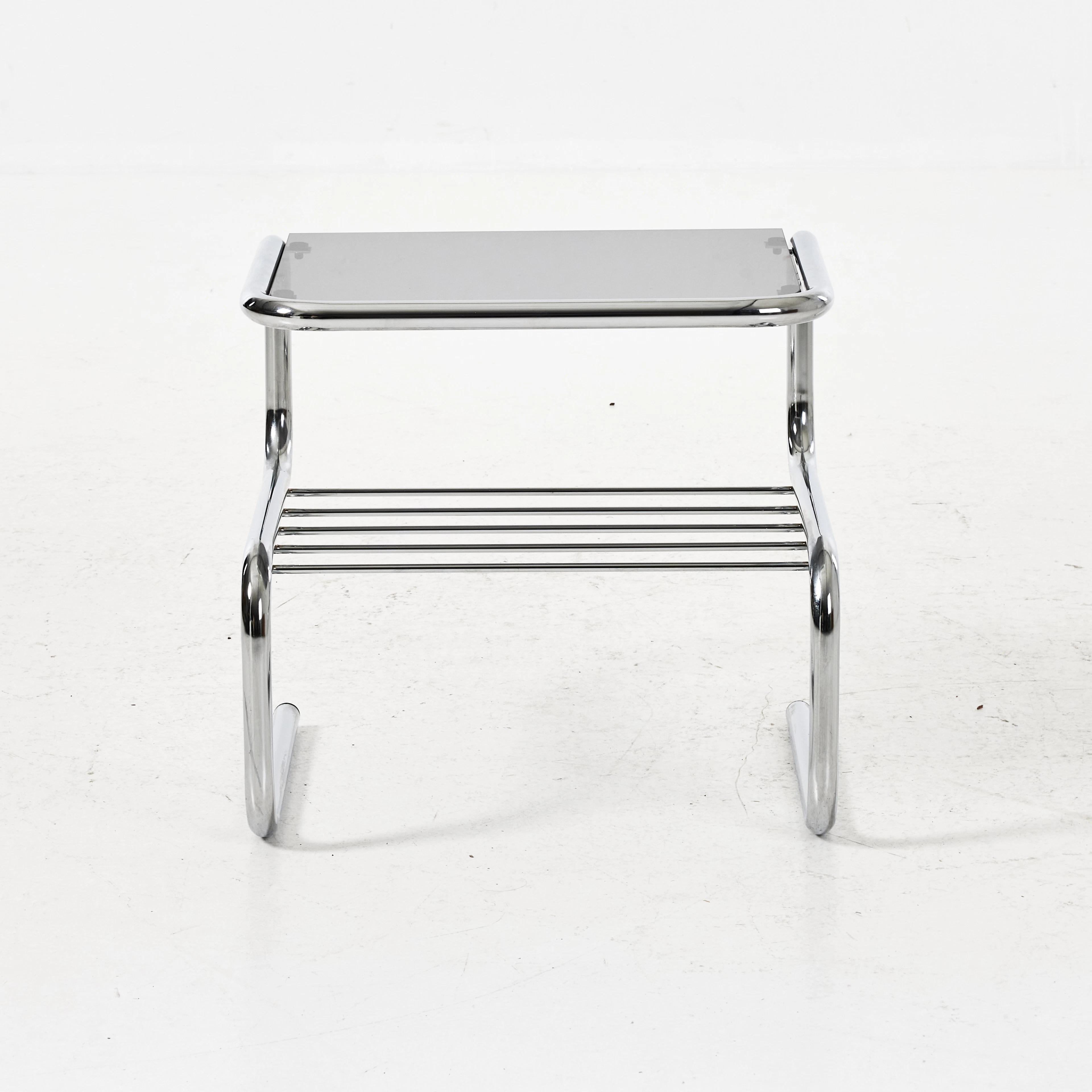 BRUNO MATHSSON. "Ulla", sängbord, DUX 1970-tal, stomme av krom, tonad