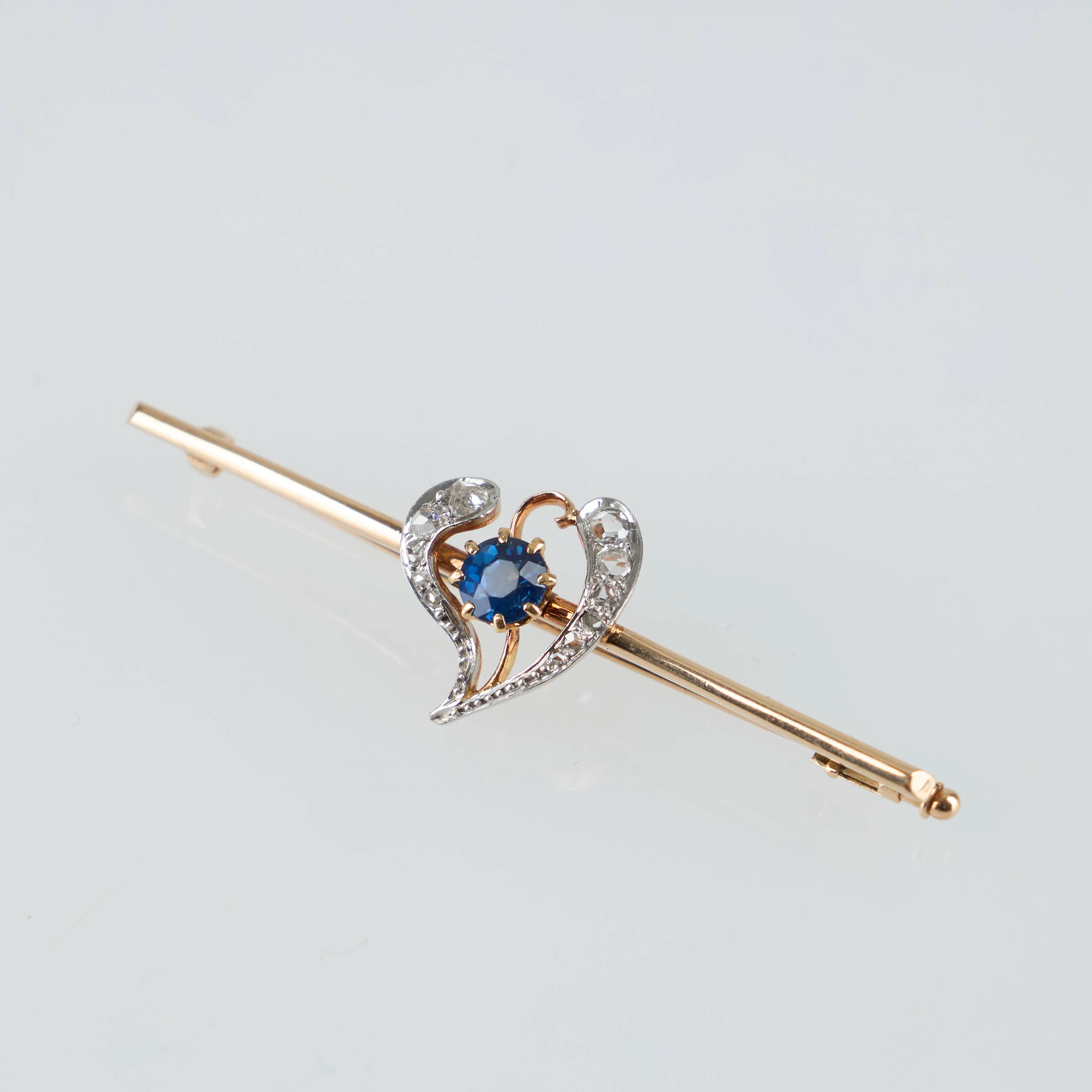 BROSCH, 14K guld, safir och rosenslipade diamanter, Oy Osk. Lindroos