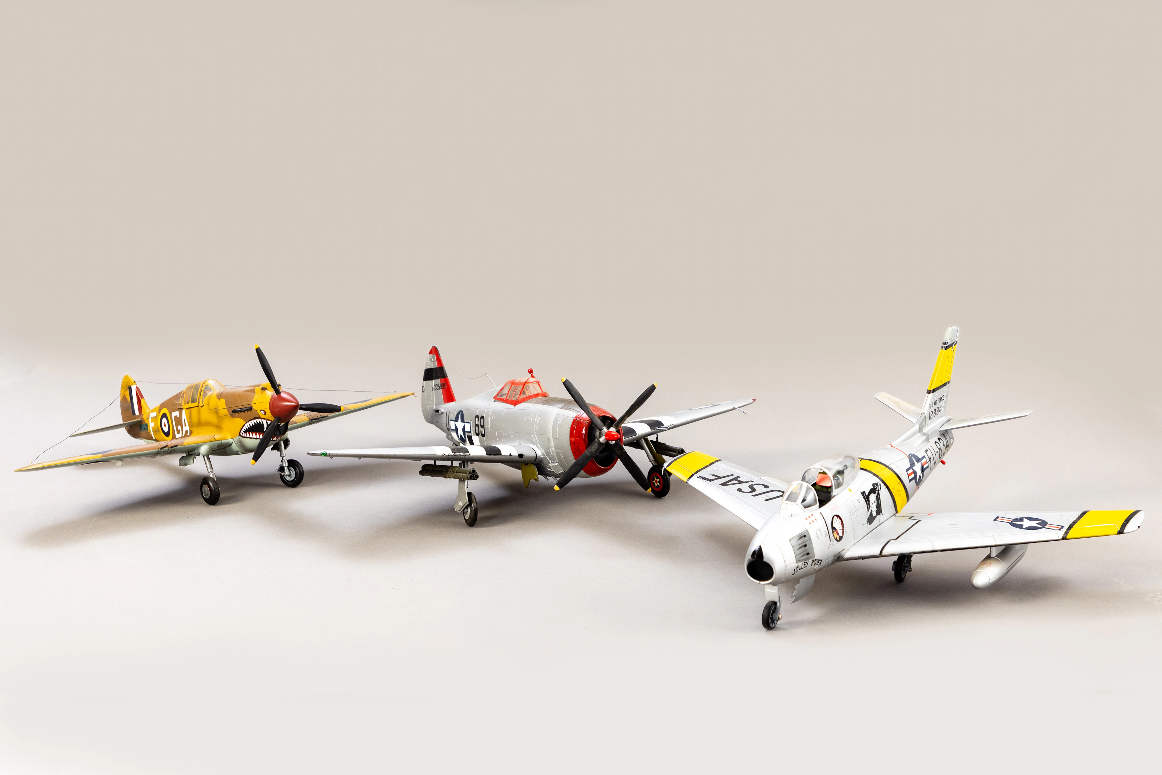 21 Century Toys, drei Flugzeuge aus Kunststoff, 2000er Jahre (3).