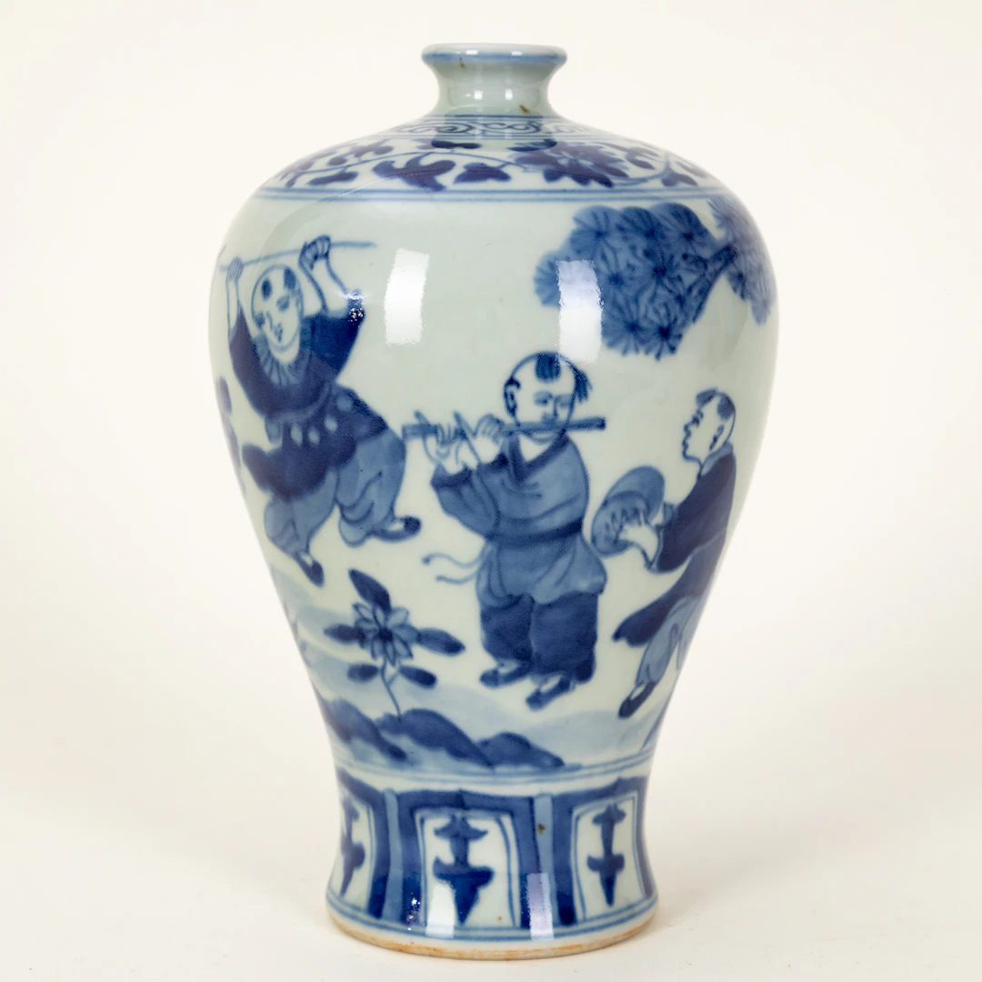 Blau-weiße Vase, Xuande-Marke, China, 20. Jh.