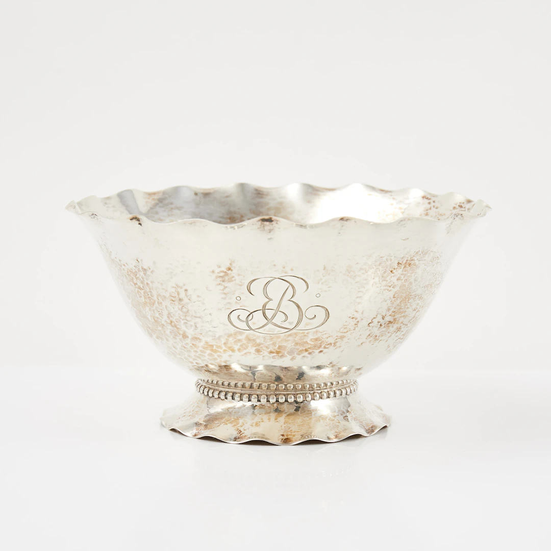 SKÅL, silver, vågig dekor med pärlstav, CG Hallberg, Stockholm, 1925.