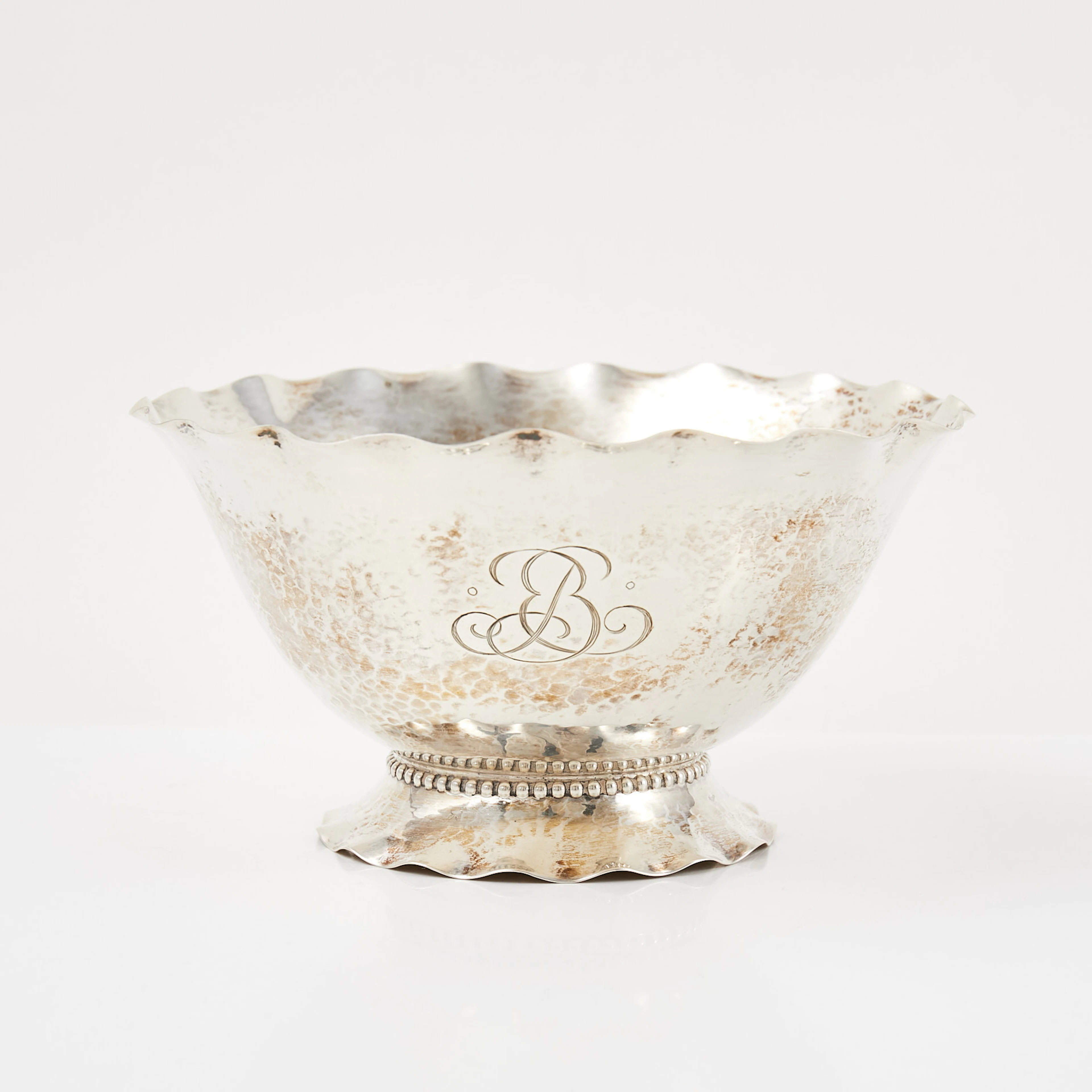 SKÅL, silver, vågig dekor med pärlstav, CG Hallberg, Stockholm, 1925.