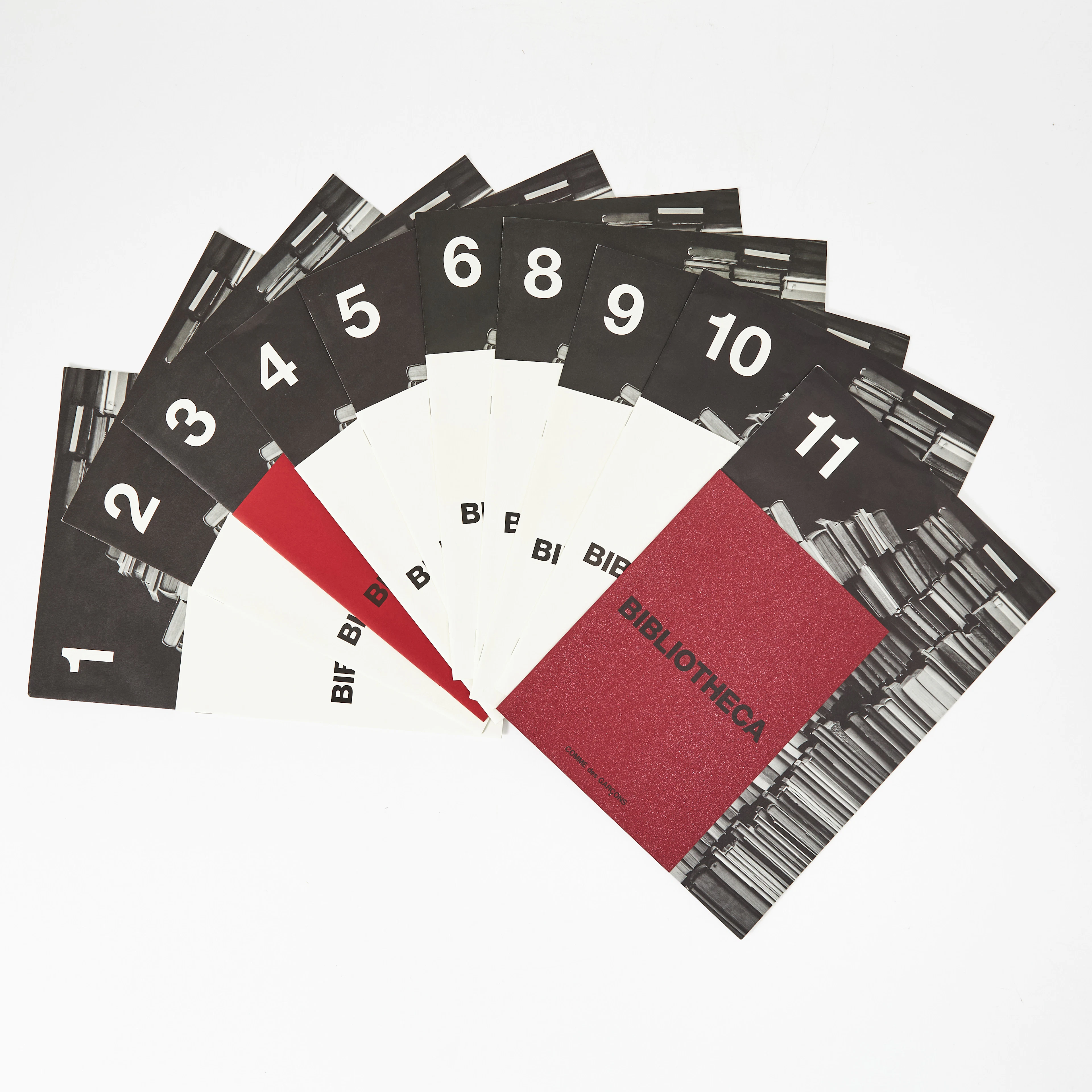 COMME DES GARÇONS. Biblioteca, Dover Street Market, Tokyo, 2015-19, 10 nummer.