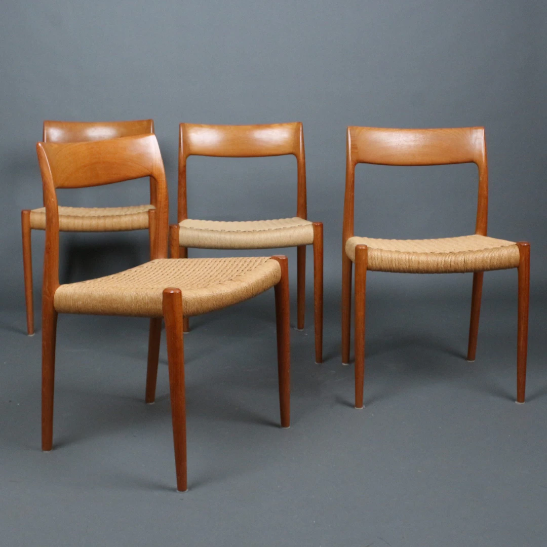 IELS OTTO MØLLER. für JL Møllers Møbelfabrik, Vier Stühle/Esszimmerstühle