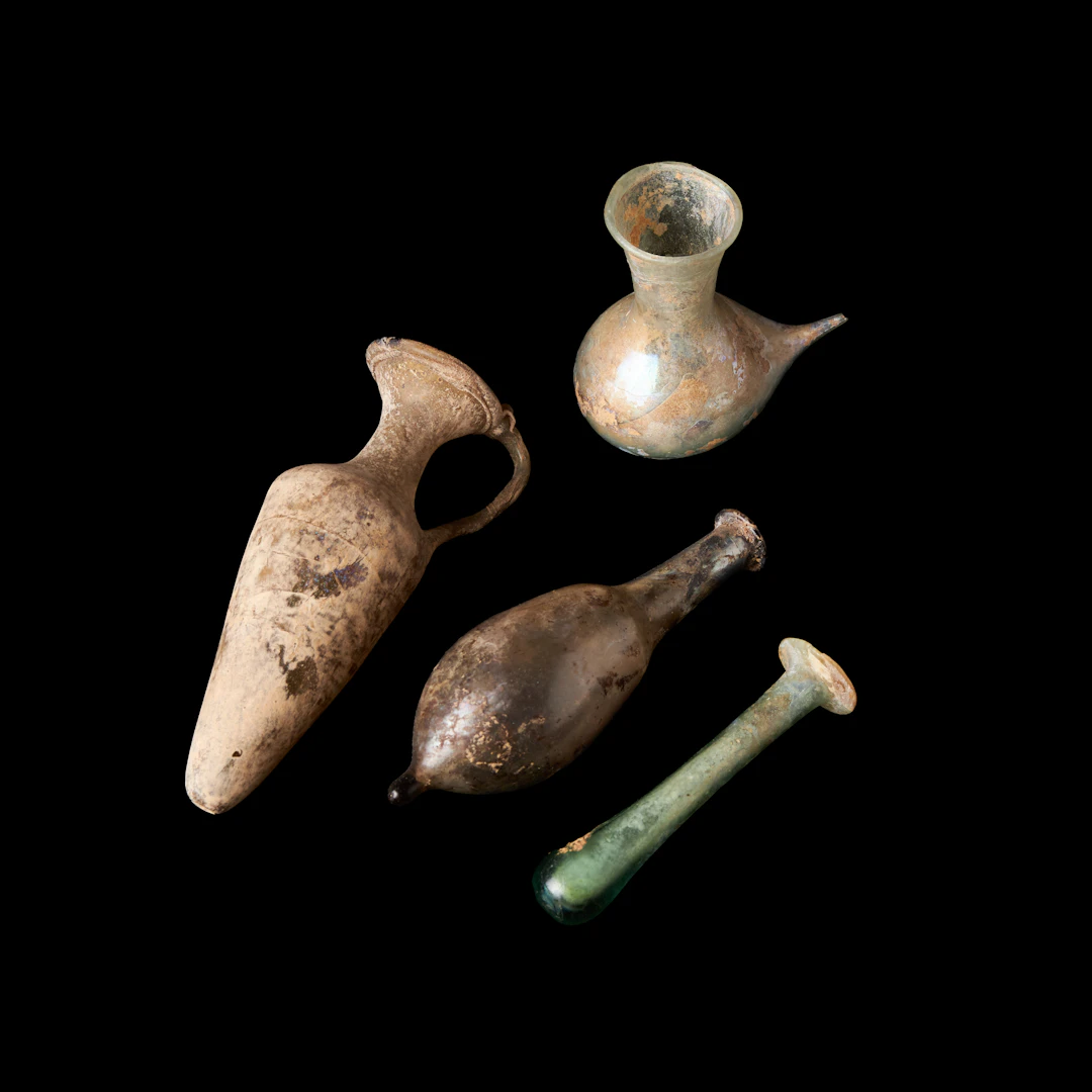 UNGUENTARIER samt GUTTUS, 4 st, glas, romerska ca 0-300 e Kr.