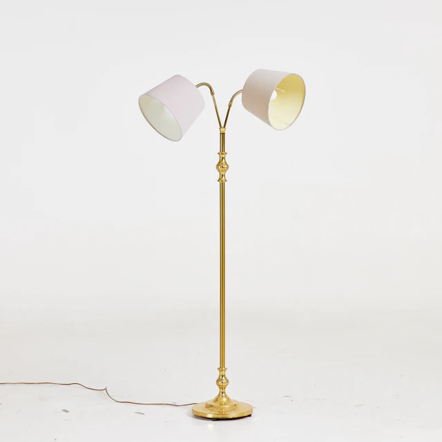GOLVLAMPA, AJH, mässing, tvåarmad, ställbar, 1900-talets andra hälft.