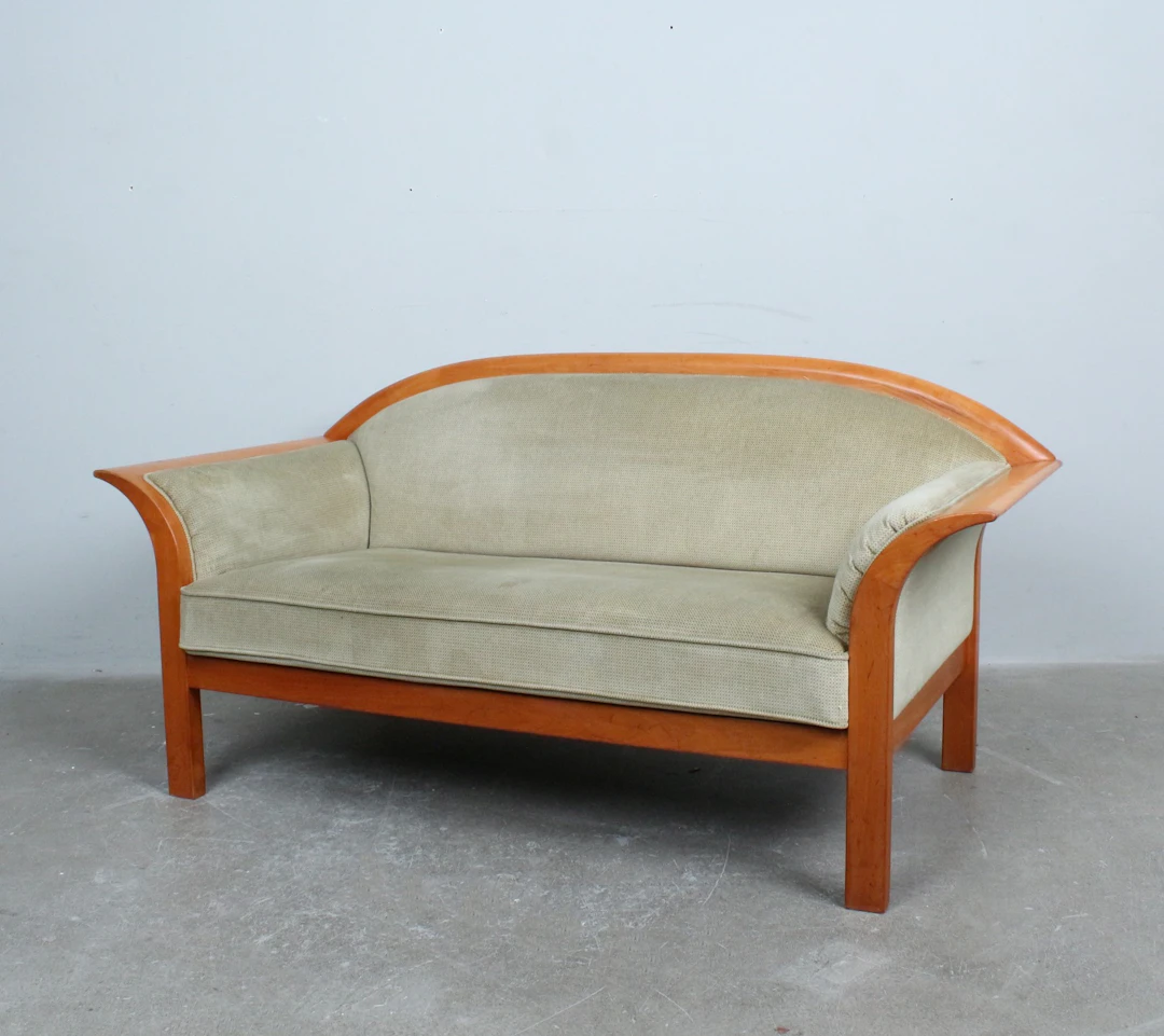 Sofa im Art Deco Stil, Holz, Stoff, Deutschland.