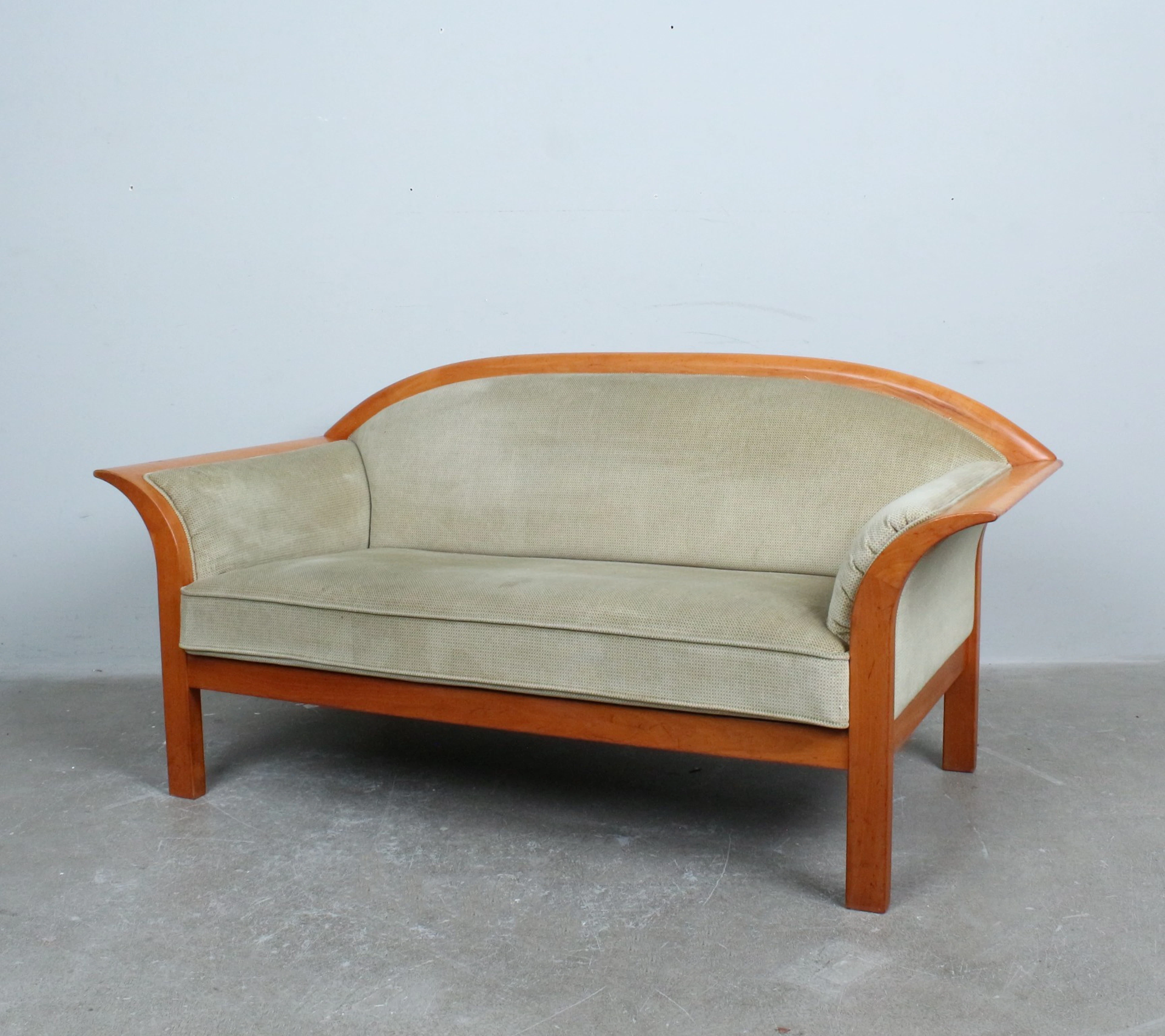 Sofa im Art Deco Stil, Holz, Stoff, Deutschland.