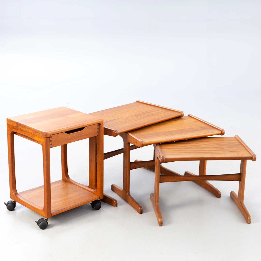 Rollwagen und 3-tlg. Satztische in Teak, Dänemark (4).