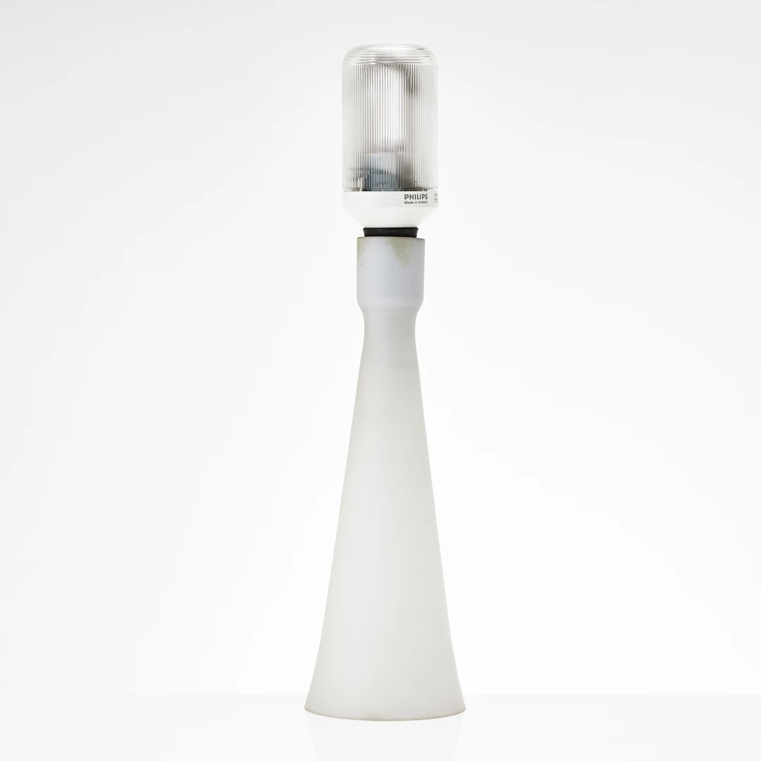 LISA JOHANSSON-PAPE. Bordslampa, flussglas, Finland, Orno, 1970-tal.