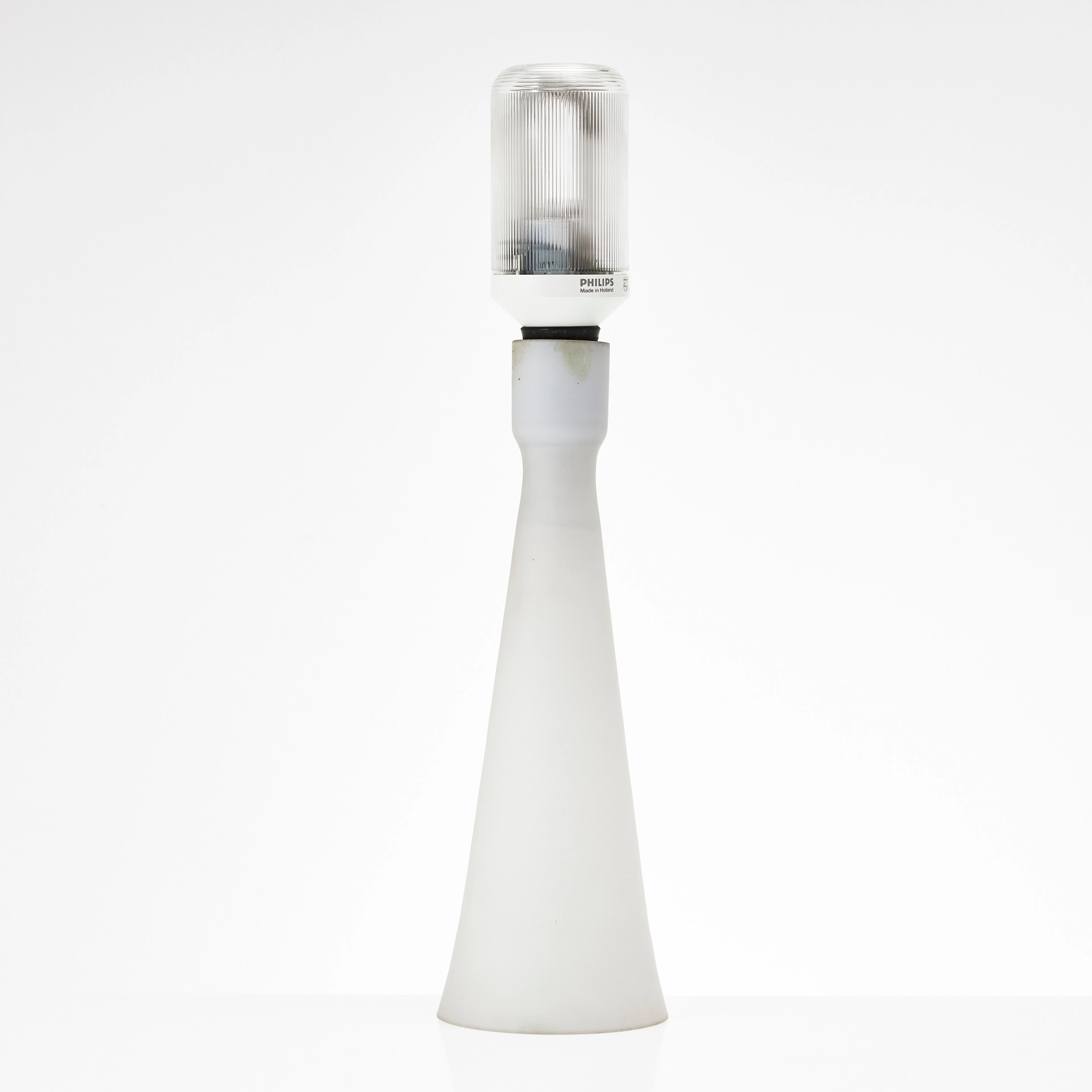 LISA JOHANSSON-PAPE. Bordslampa, flussglas, Finland, Orno, 1970-tal.