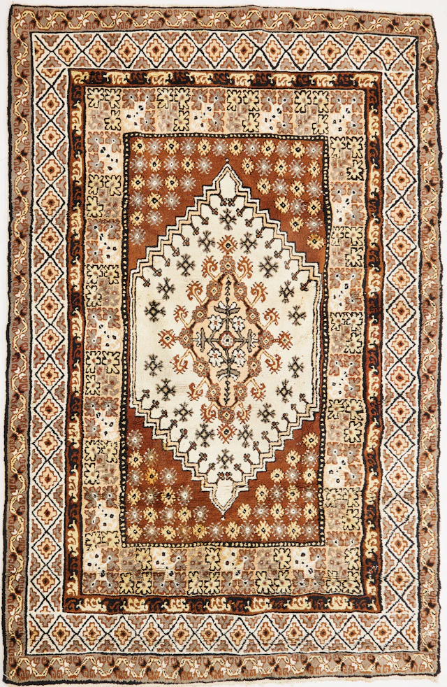 ORIENTMATTA. Ull, ca 290x190 cm.