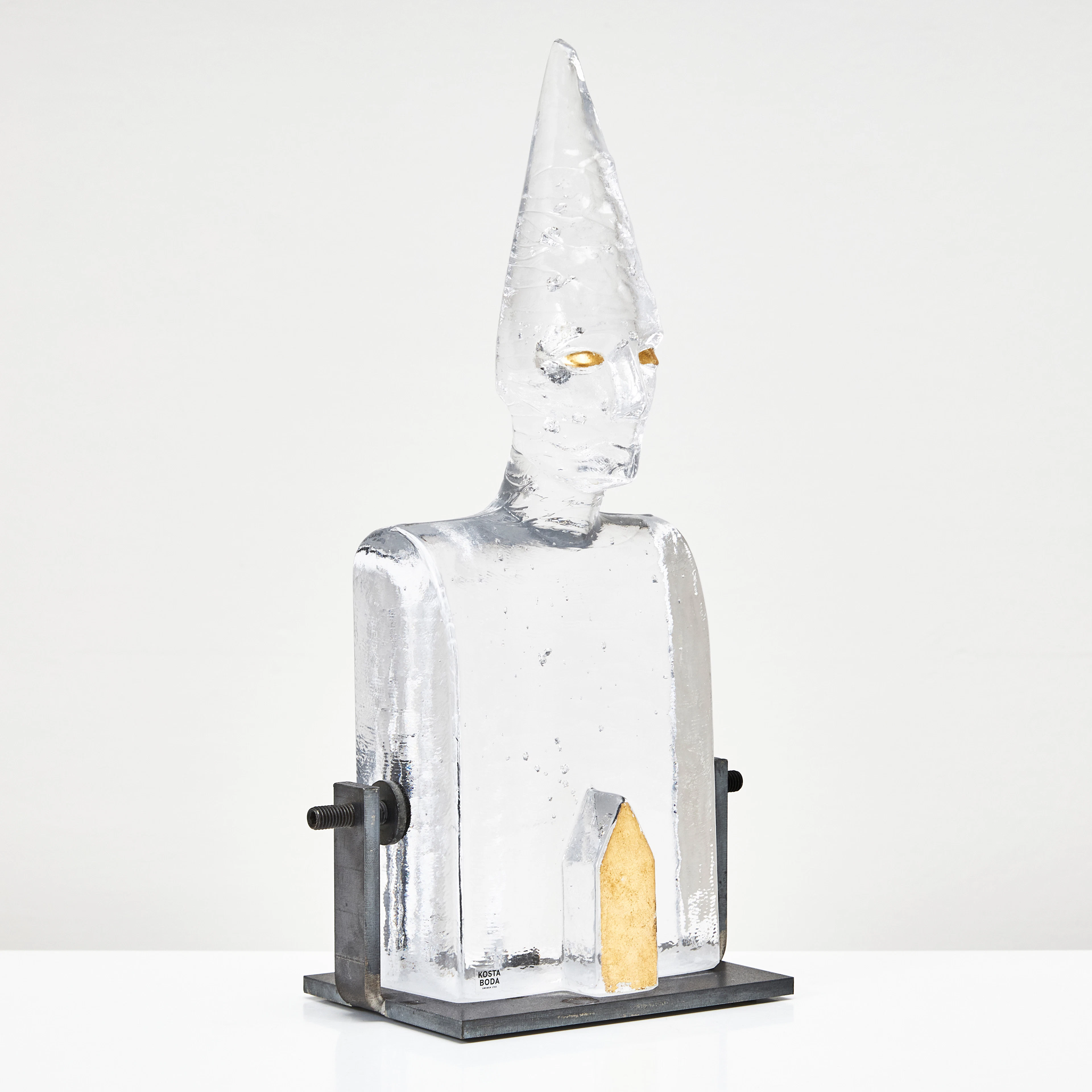 BERTIL VALLIEN. "Schaman", skulptur, delvis förgyllt klarglas, Kosta