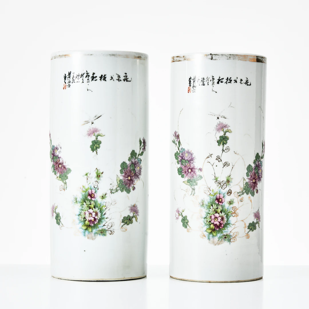 PENSELVASER, ett par, porslin, Kina, Republik (1912-1949), cylinderformade