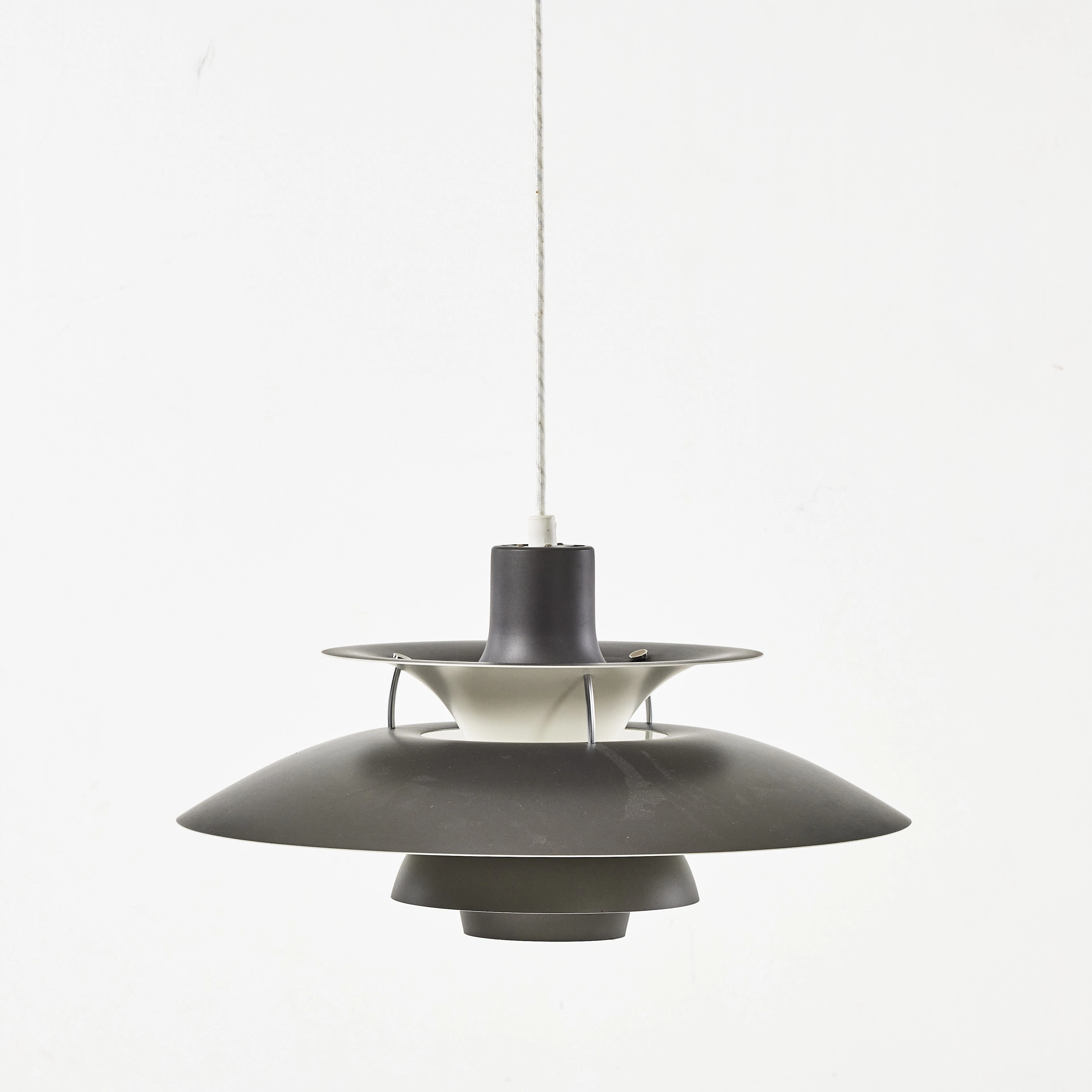 POUL HENNINGSEN. Taklampa, "PH-5", Louis Poulsen, Danmark.
