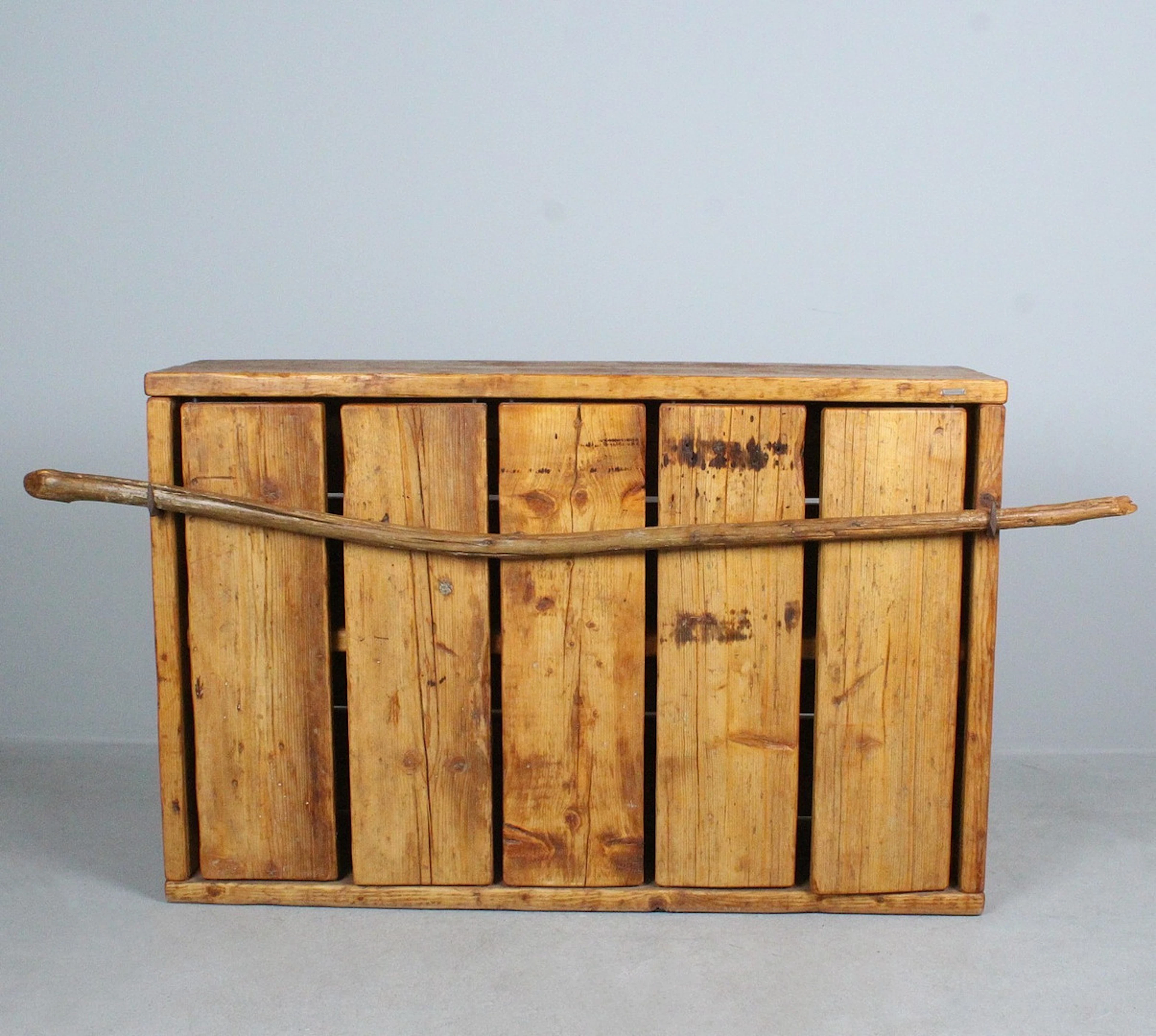KATRIN ARENS. Ara Pacis. Sideboard / Anrichte.