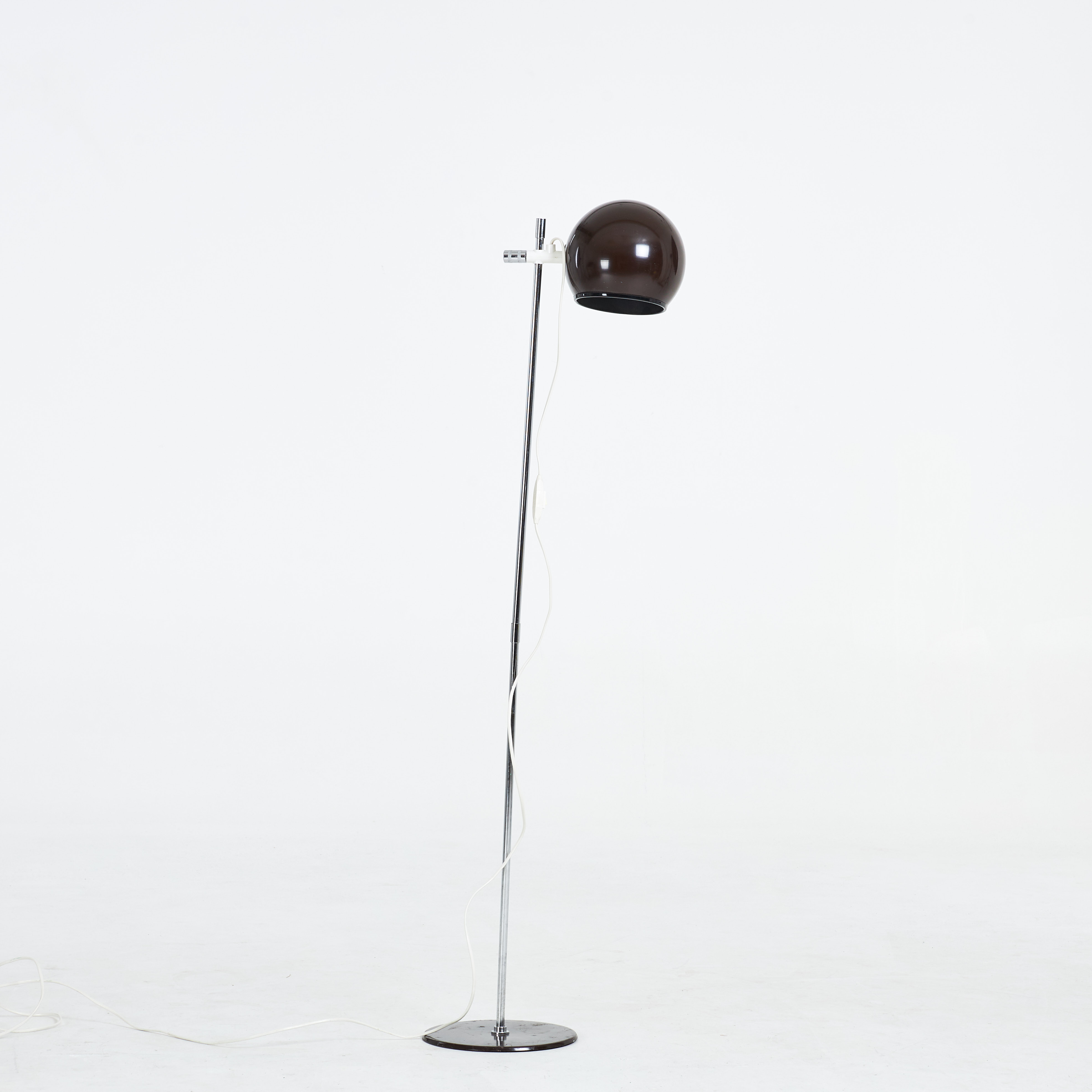 GOLVLAMPA, "Klot 1", lackerad metall, för Hemi, 1900-talets andra hälft.