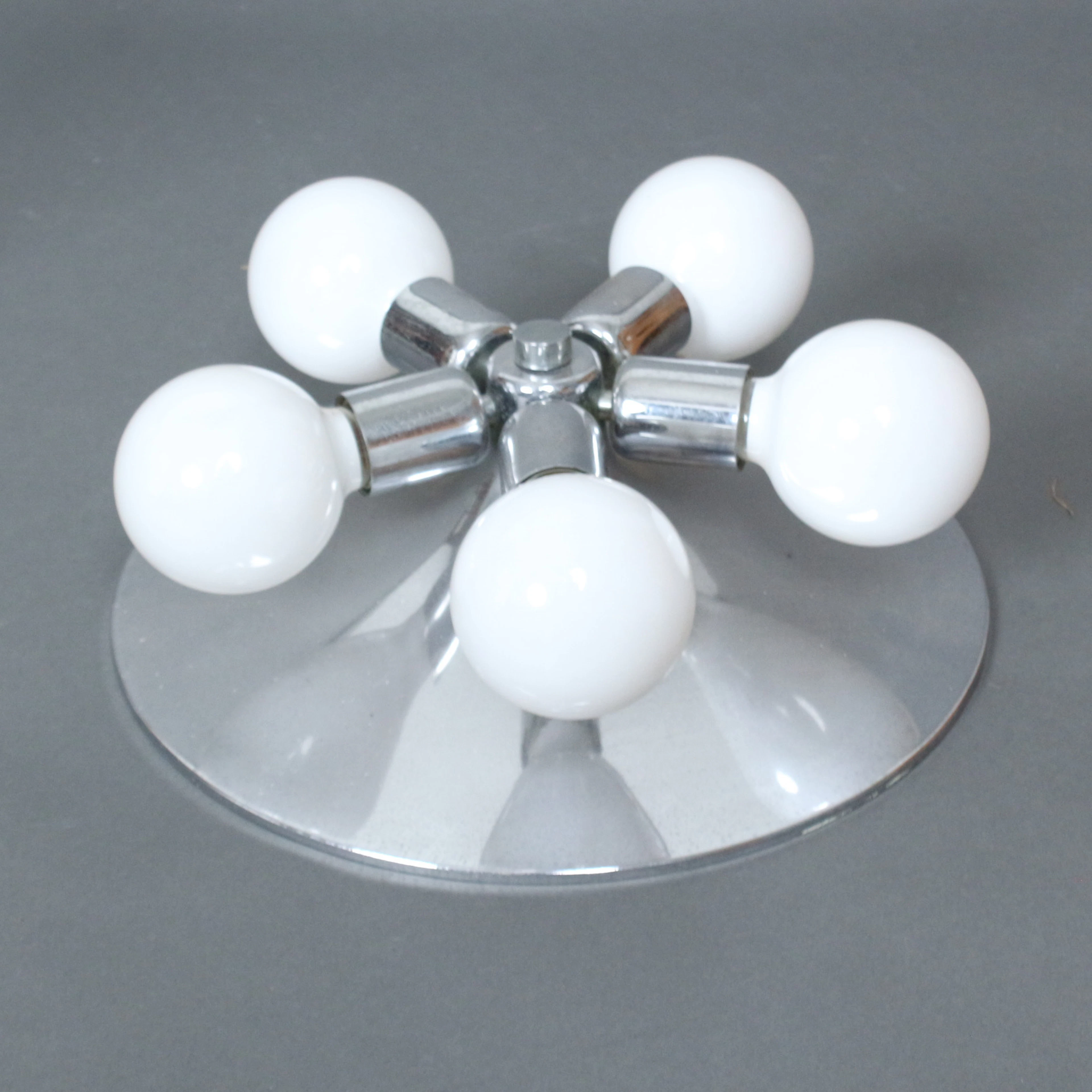Sputnik/Deckenlampe im '' Space Age '' Design der 1970er.