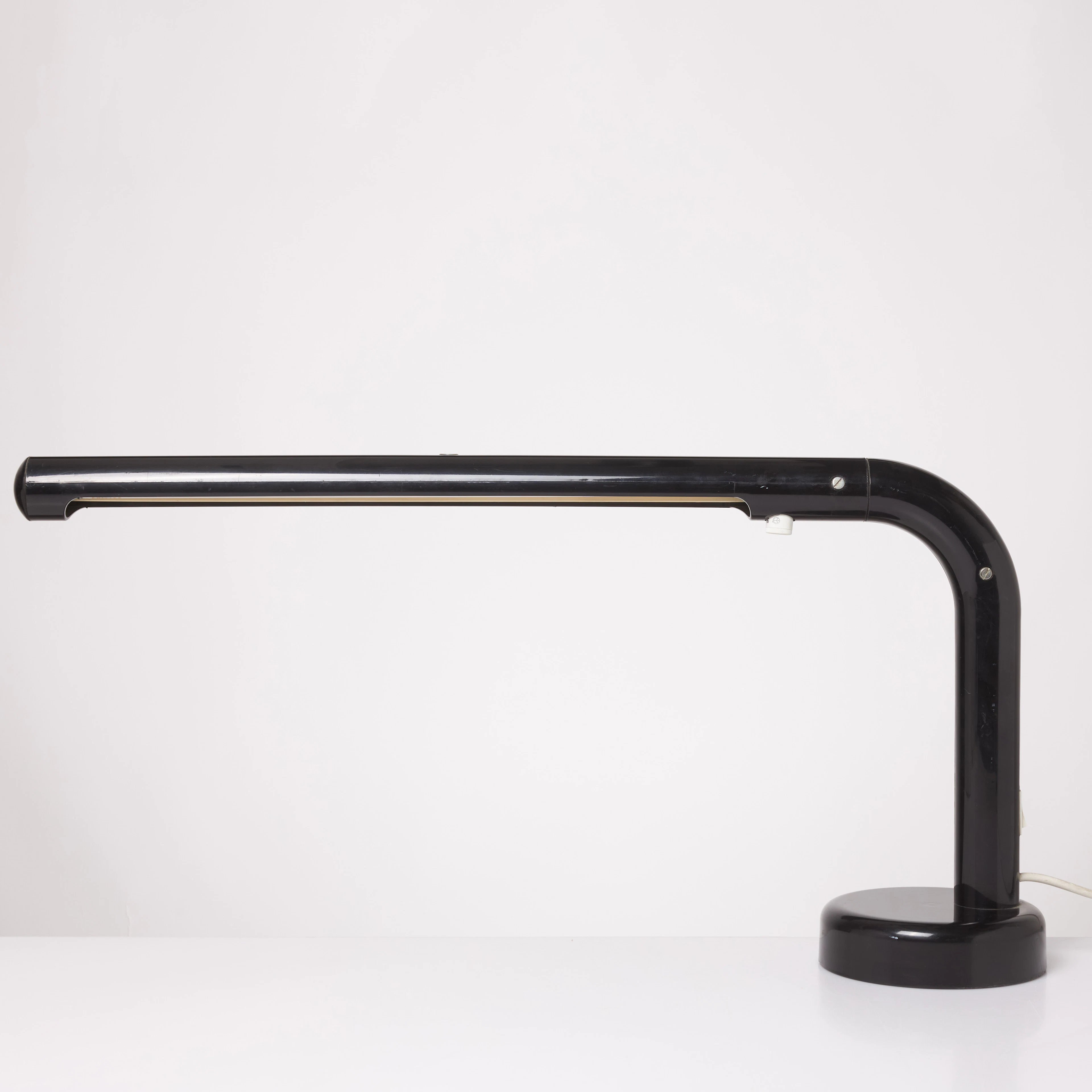 ANDERS PEHRSON. ”Tuben” bordslampa, svart, metall och plast, Atelje