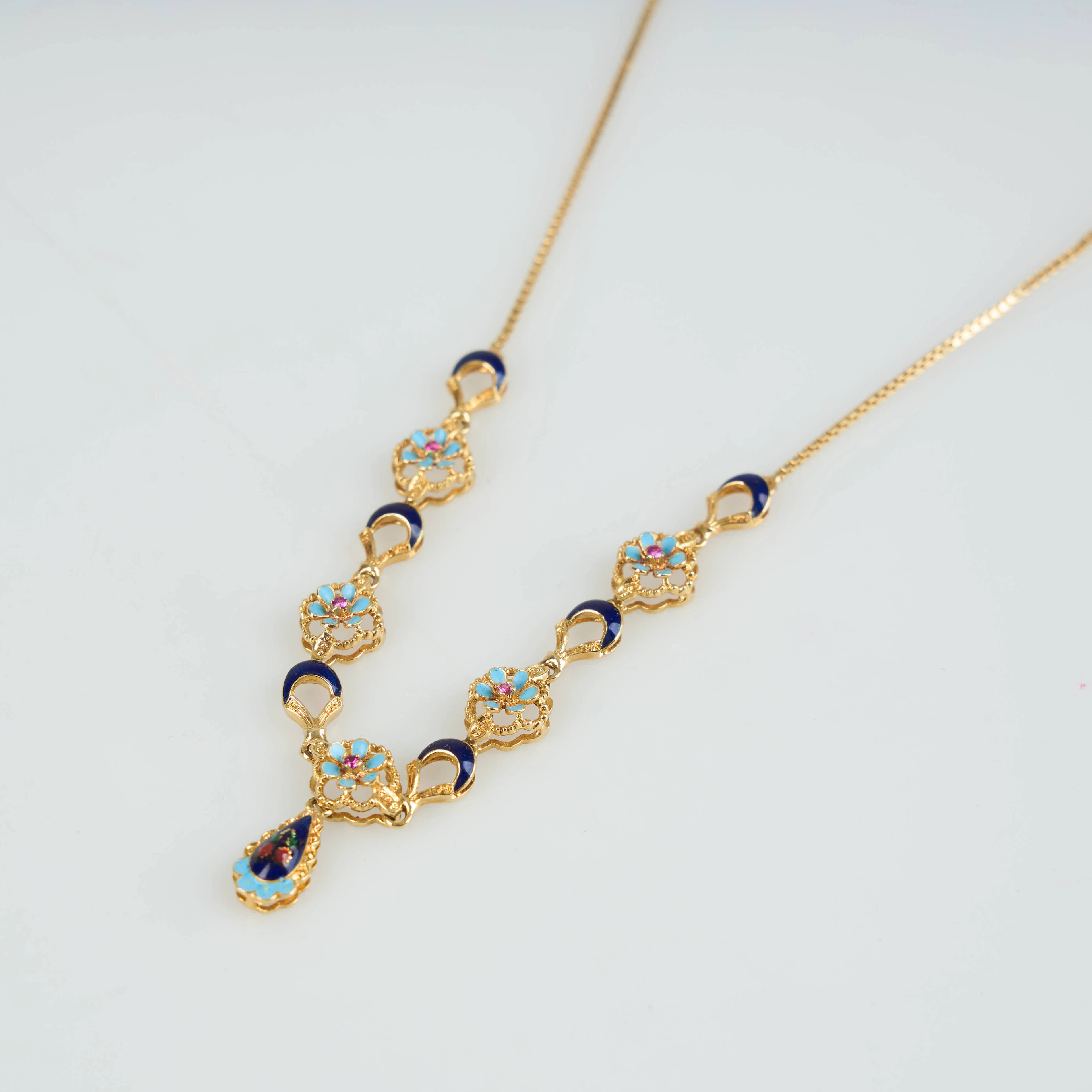 HALSBAND, 18K guld, emalj och syntetiska rubiner, Casprini, Pernici