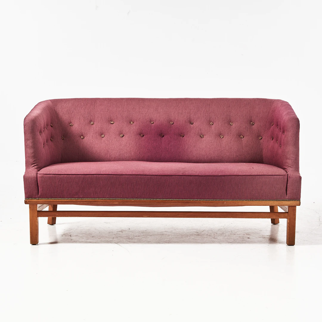 SOFFA 1930/40-tal, sannolikt Danmark, klädd i röd textil, dekor med