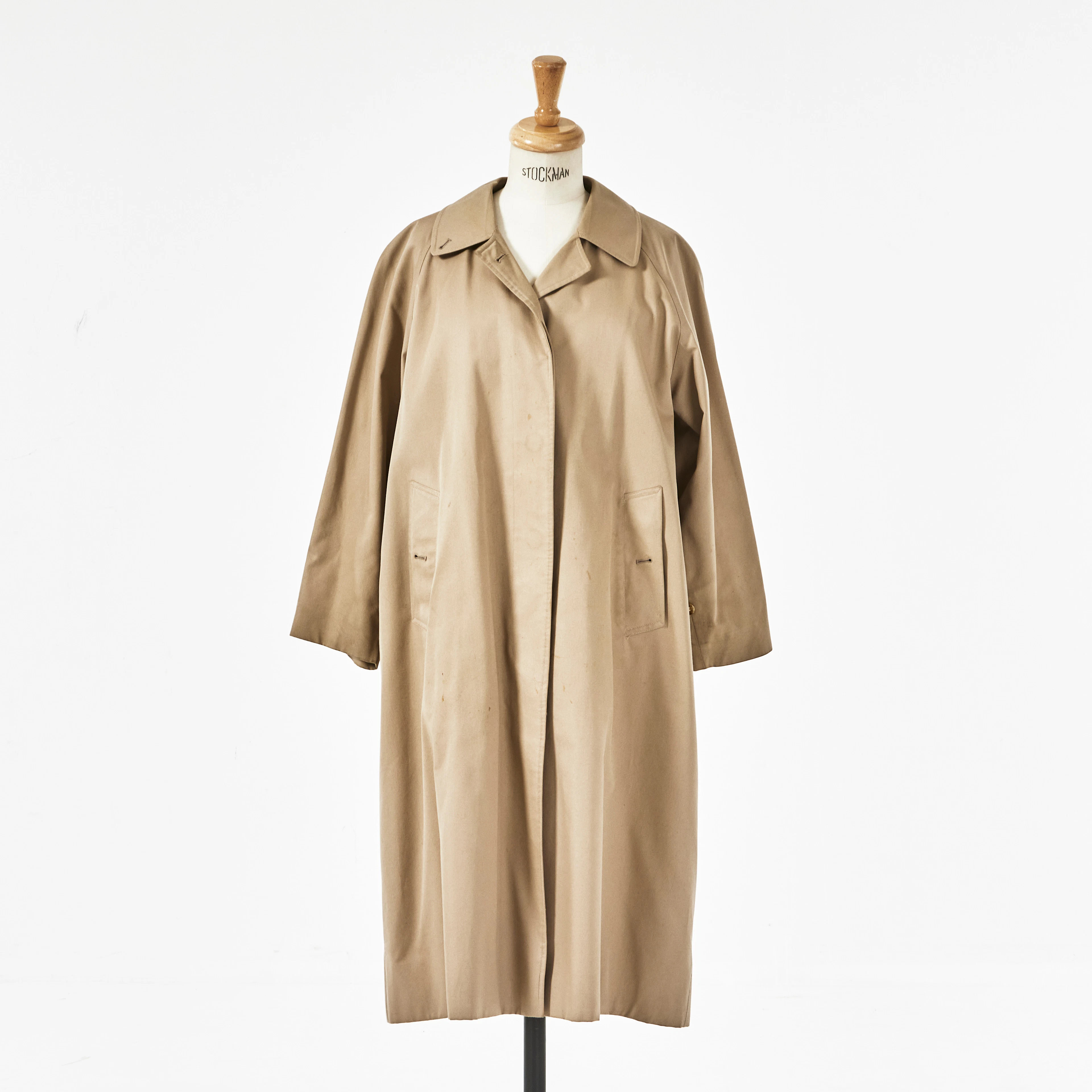 TRENCHCOAT, BURBERRY, England.