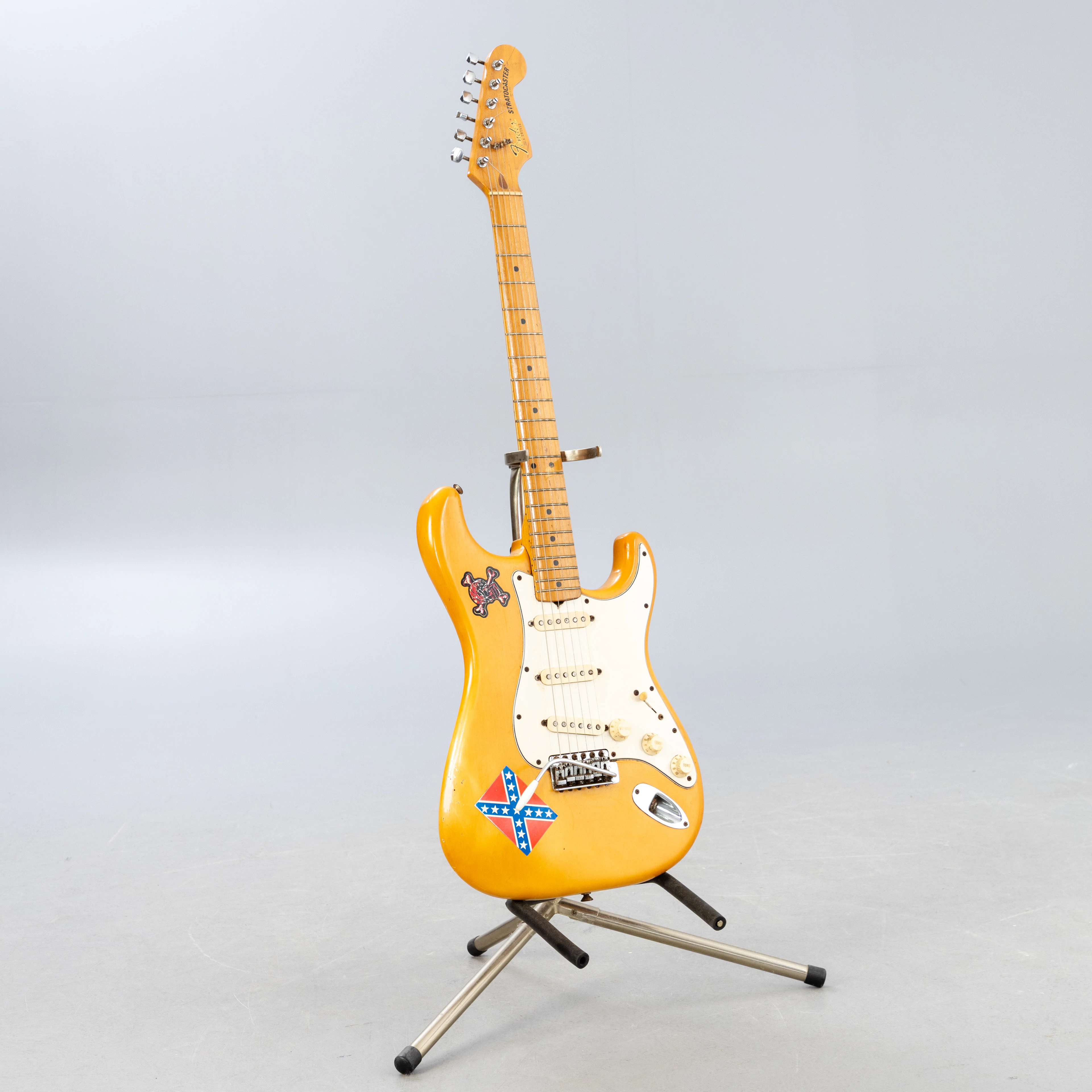 Fender E-Gitarre Dan Smith Stratocaster mit Tremolo, gelb-weiß, Bj. 1982.