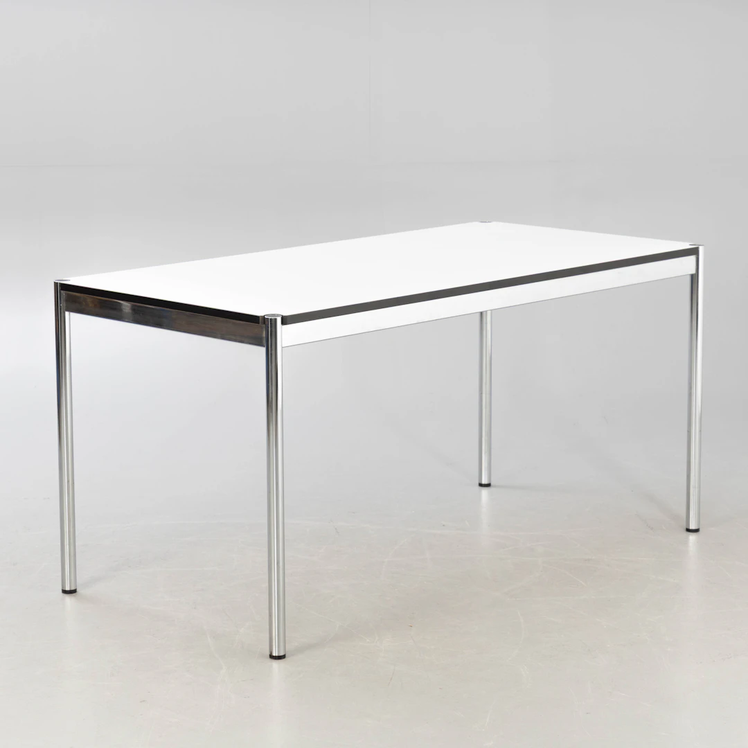 USM Haller, Tisch in weiß.