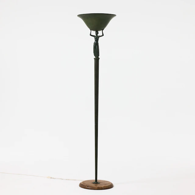 GOLVLAMPA, art deco, sannolikt Danmark, ek och grönpatinerad brons.