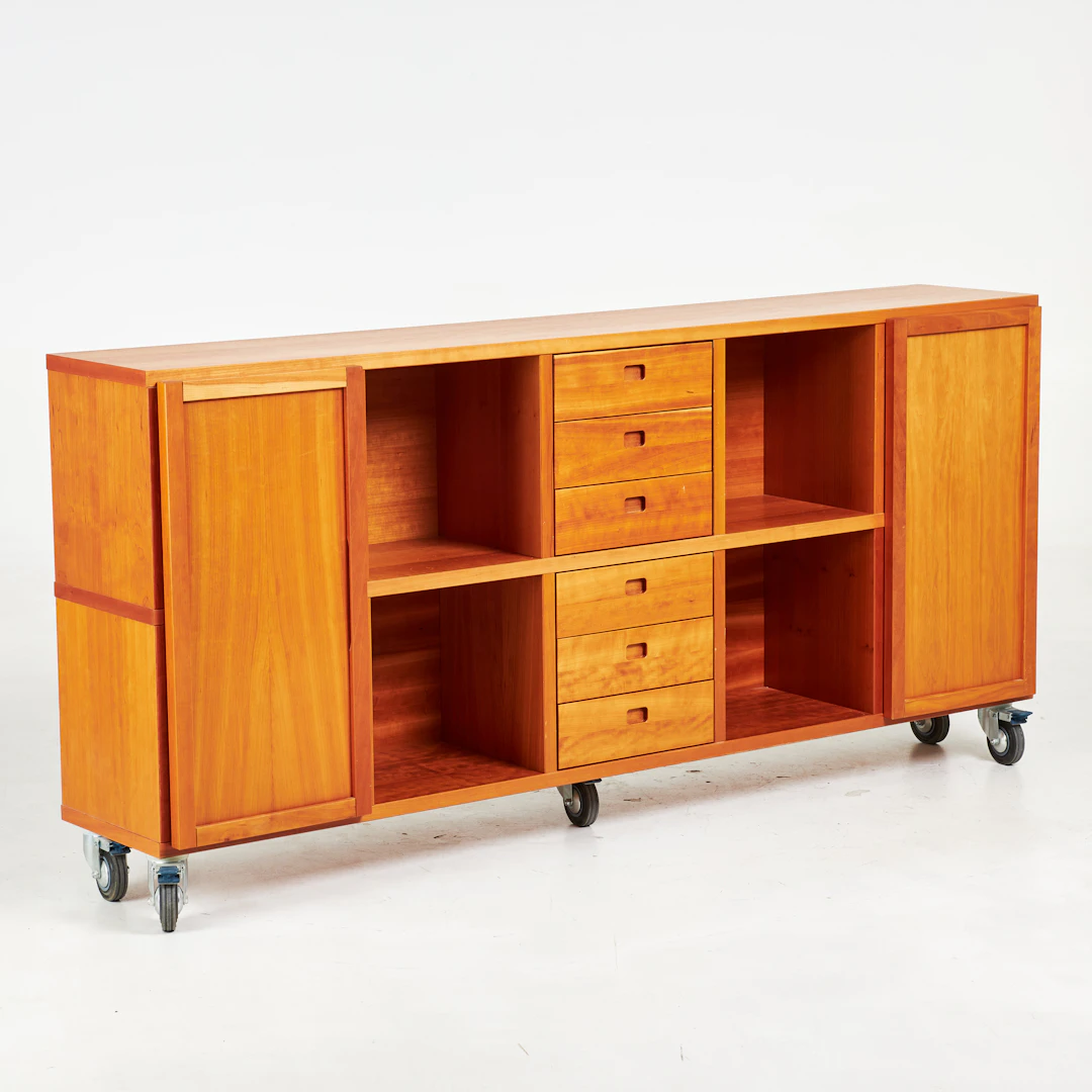 SIDEBOARD, körsbärsfanér, på låsbara hjul etikettmärkt ROOM, 2000-tal.