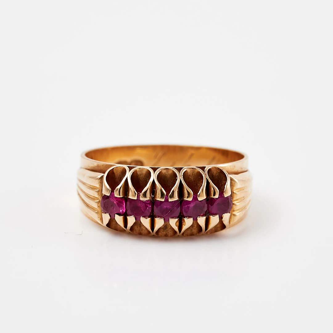 RING, 14 k guld, fasettslipade syntetiska rubiner, Konstantin W. Buchert