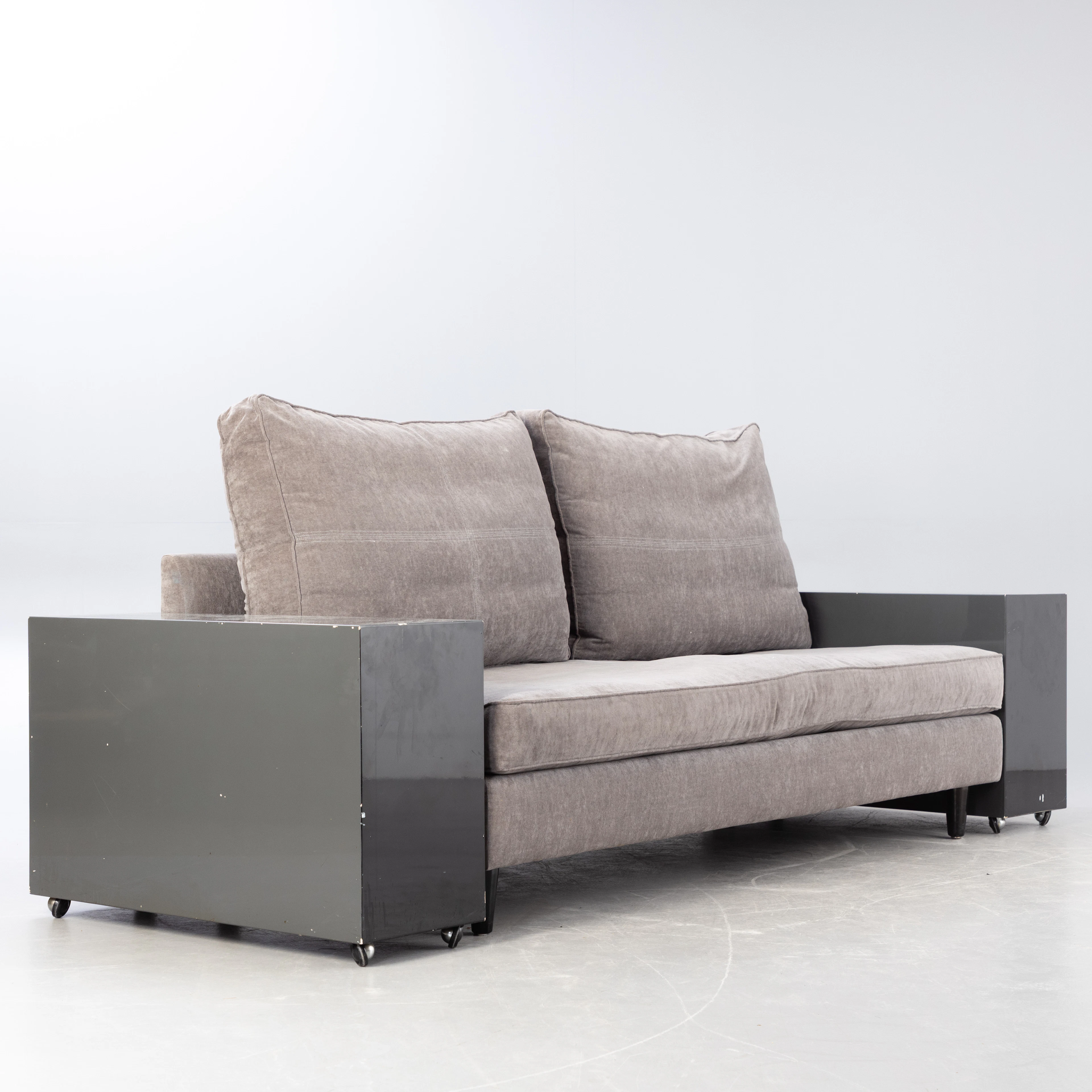 EILEEN GRAY. 2 - Sitzer Sofa 'Lota', 1970-1980er Jahre.