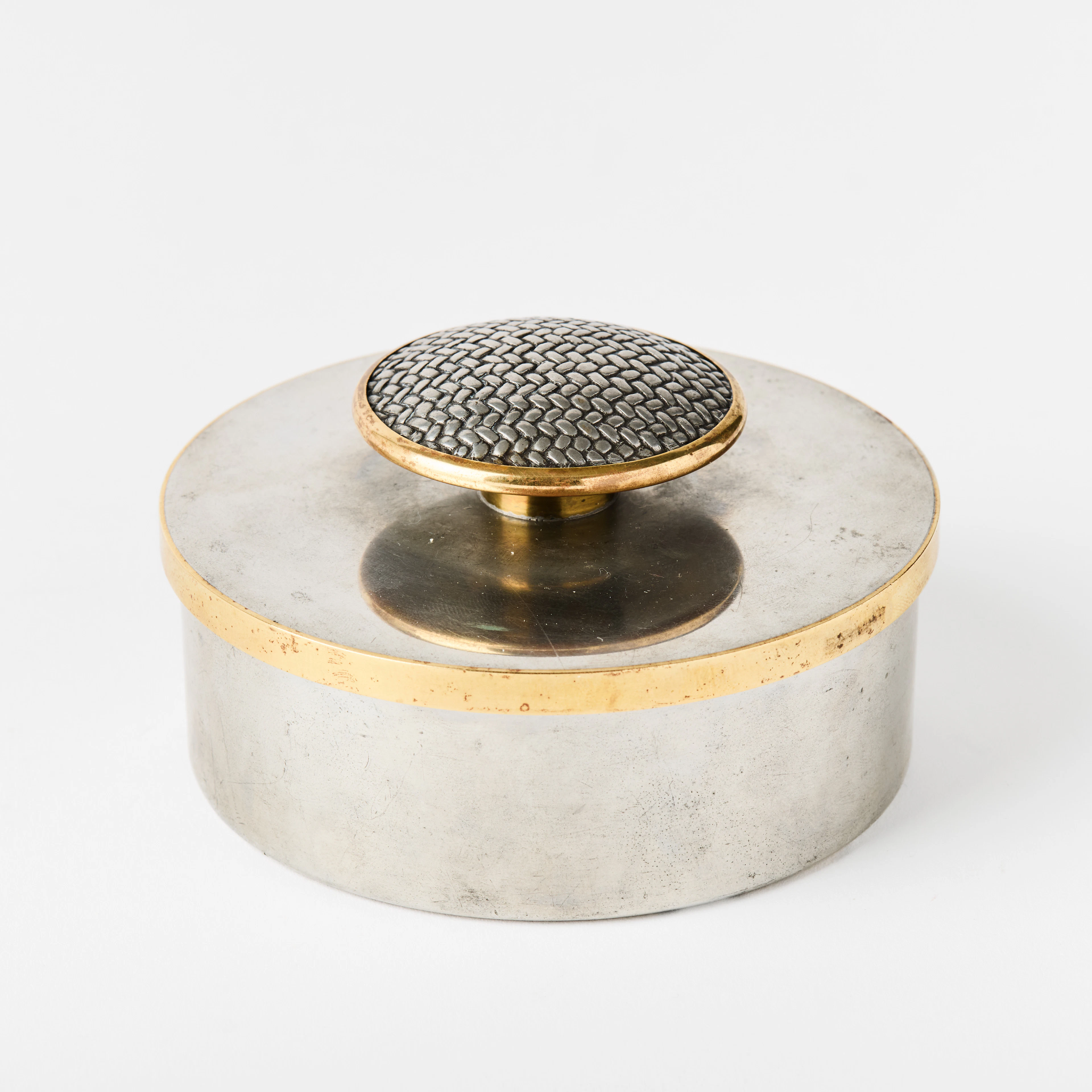 BJÖRN TRÄGÅRDH. Burk med lock, Firma Svenskt Tenn, Stockholm 1956