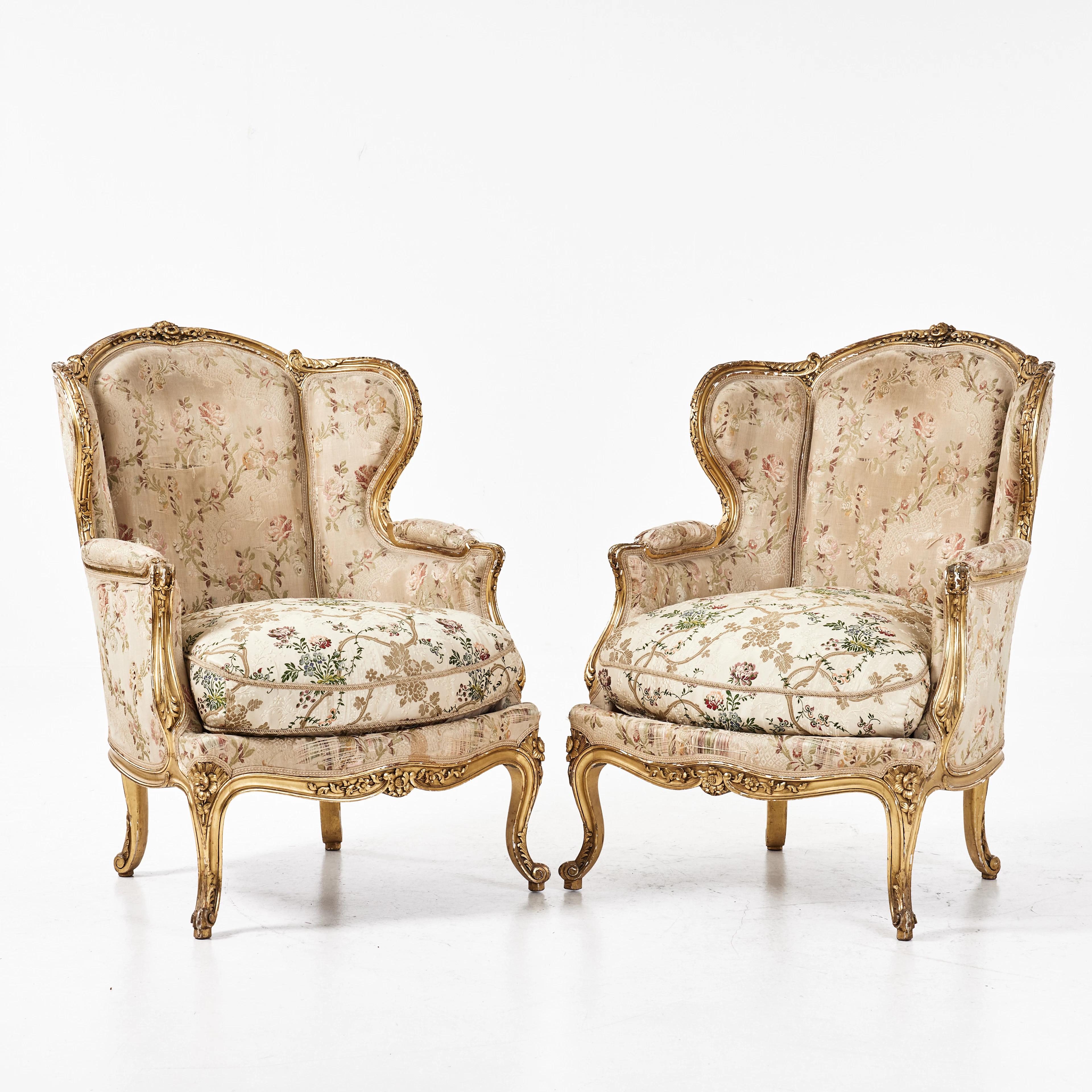 BERGÈRER, ett par, Louis XV-stil, skuren dekor, förgyllda.