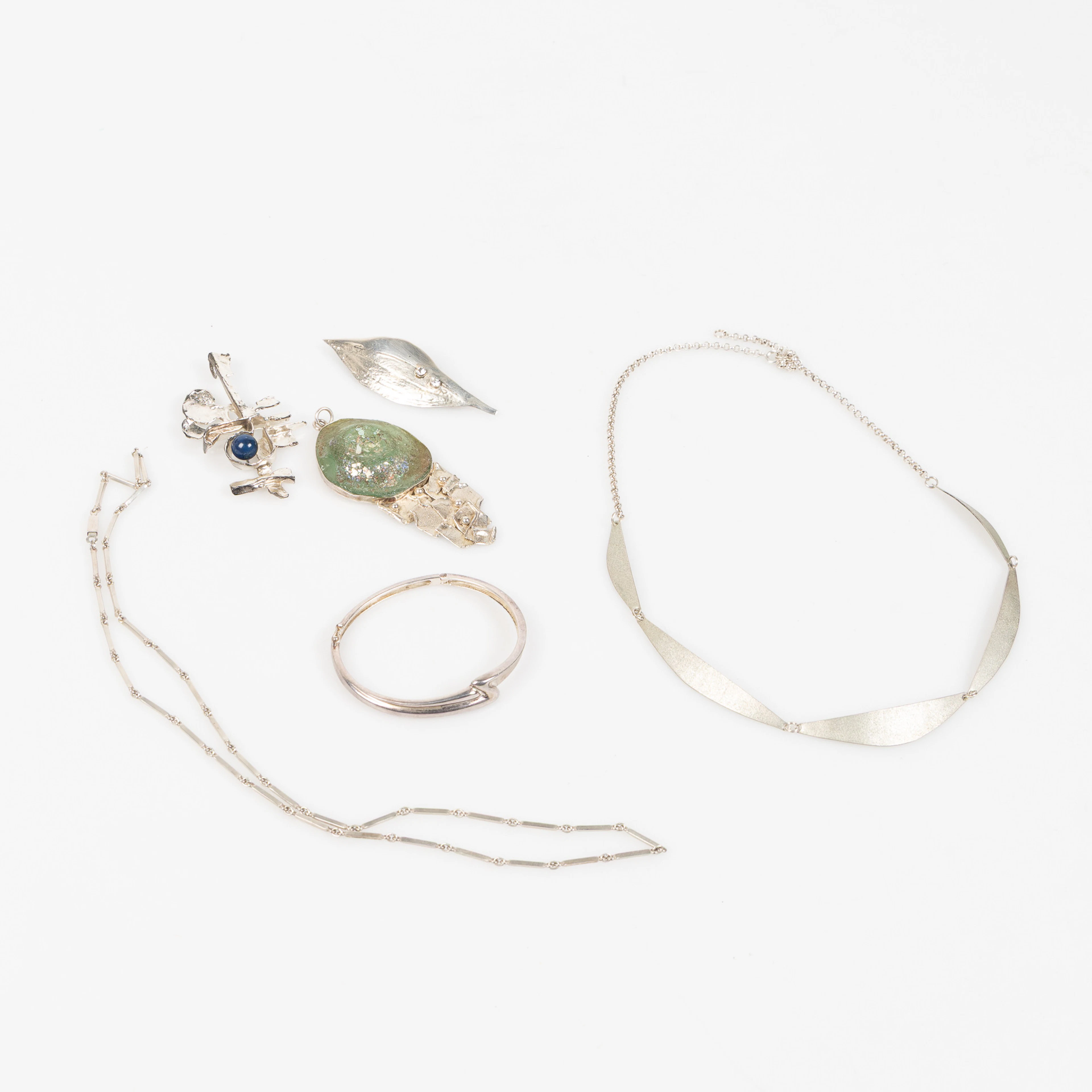 HALSSMYCKEN, ARMBAND & BROSCH, 6 delar, 1900-talets andra hälft, delvis