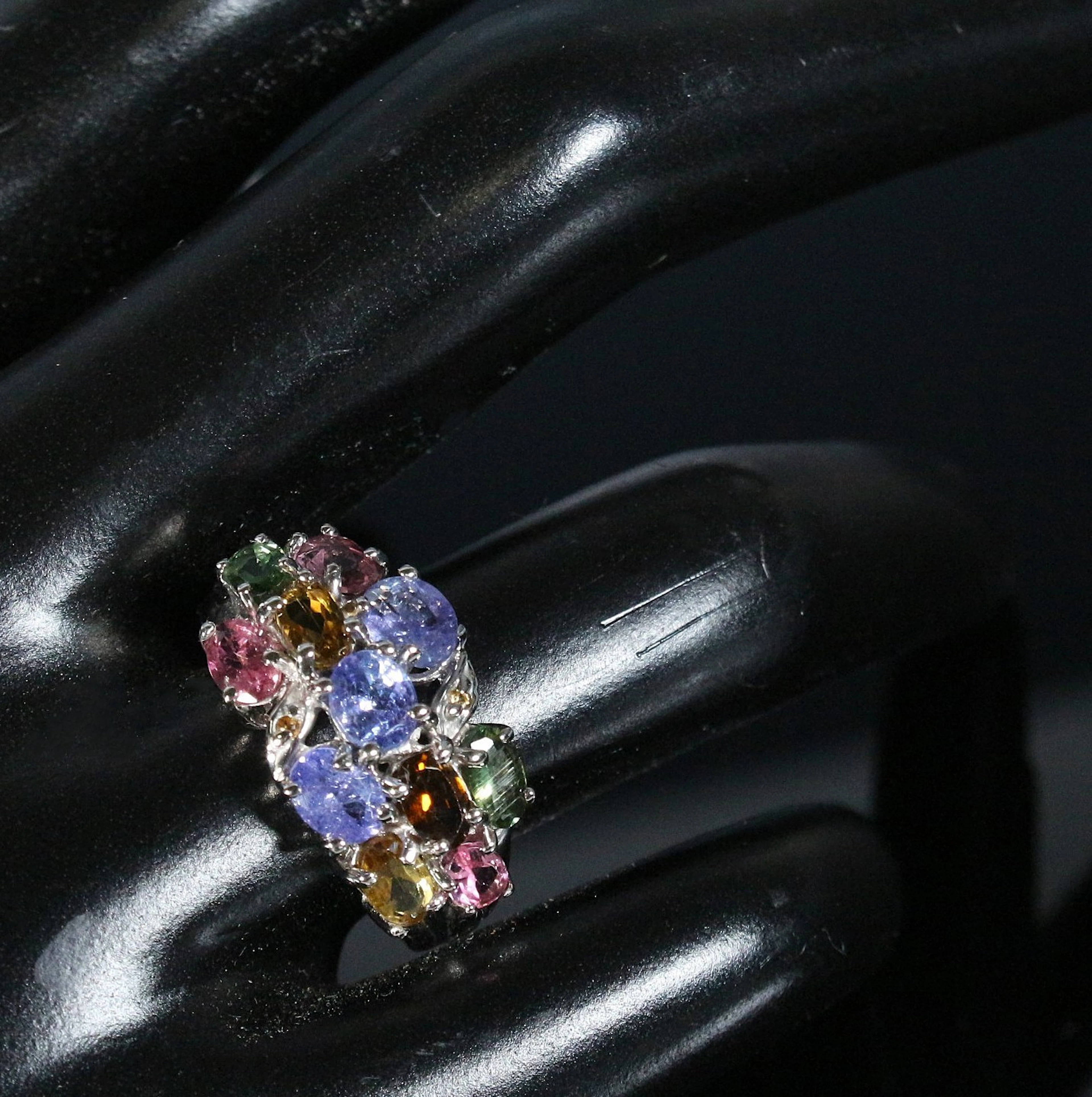Ring mit bunten Edelsteinen, 925er Silber.